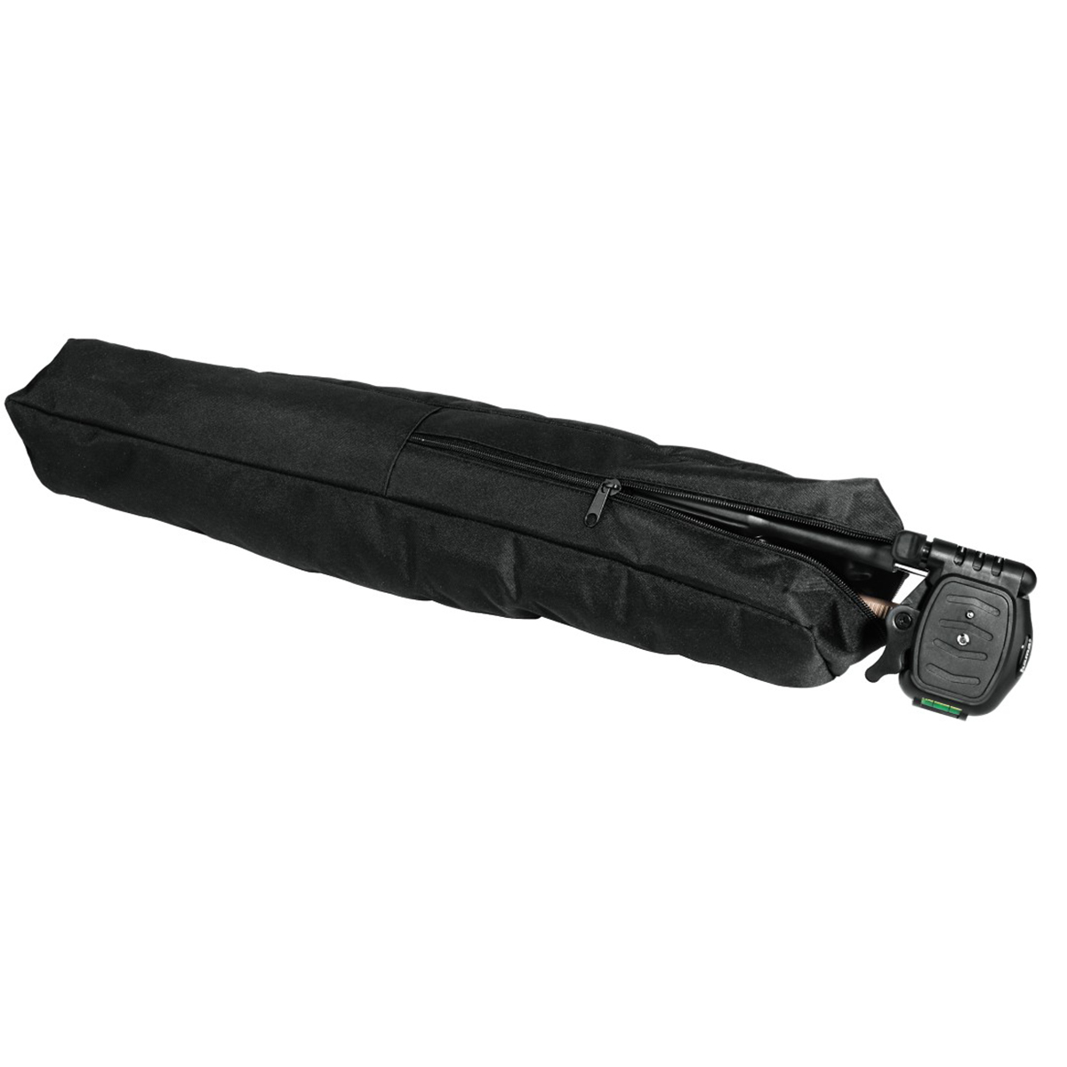 Eine schwarze Stativtasche mit Reißverschluss. Ein Stativ ist teilweise sichtbar, mit freiliegendem Kopf. Der Hintergrund ist weiß.