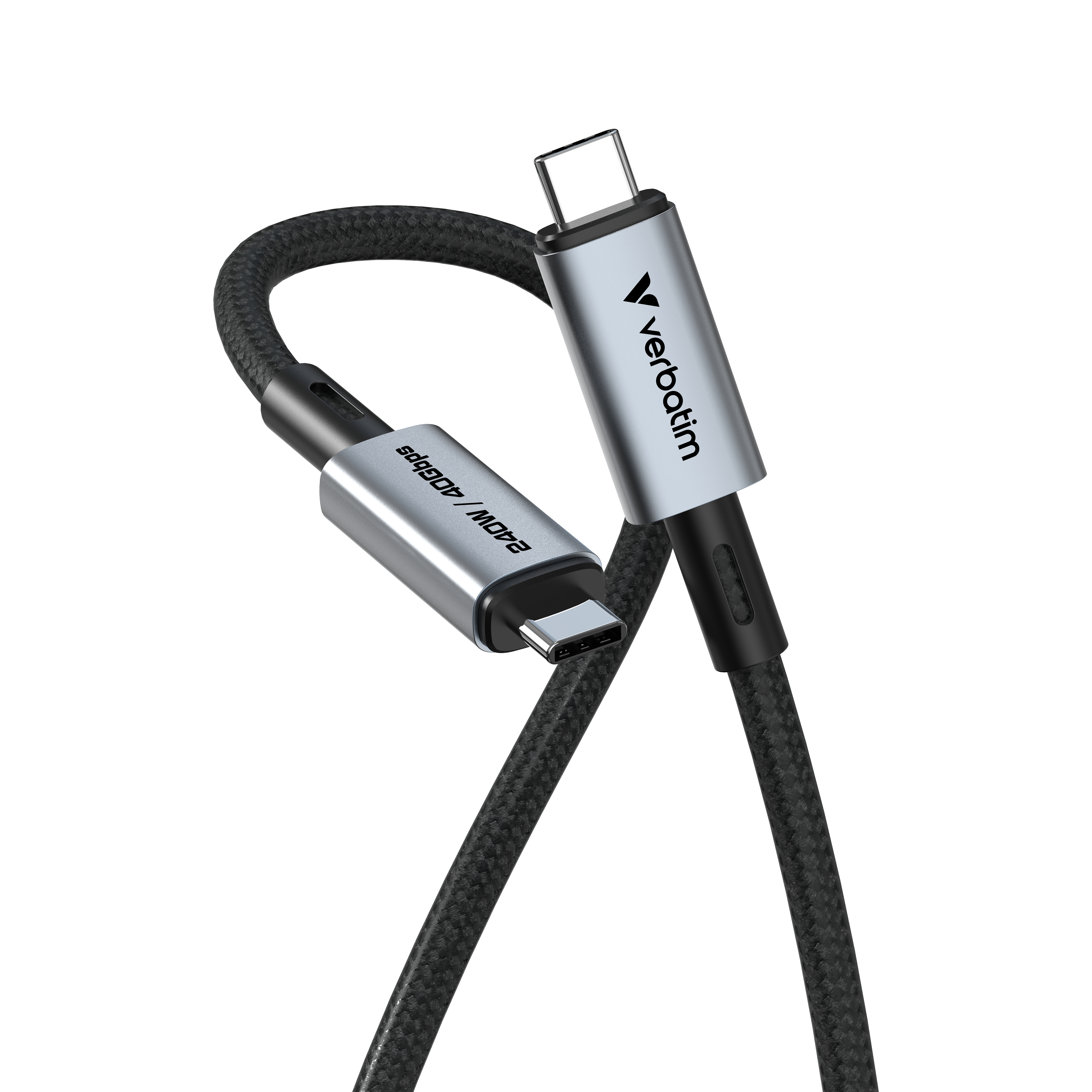 Un câble USB-C avec des connecteurs argentés et un câble tressé noir. La marque est visible.