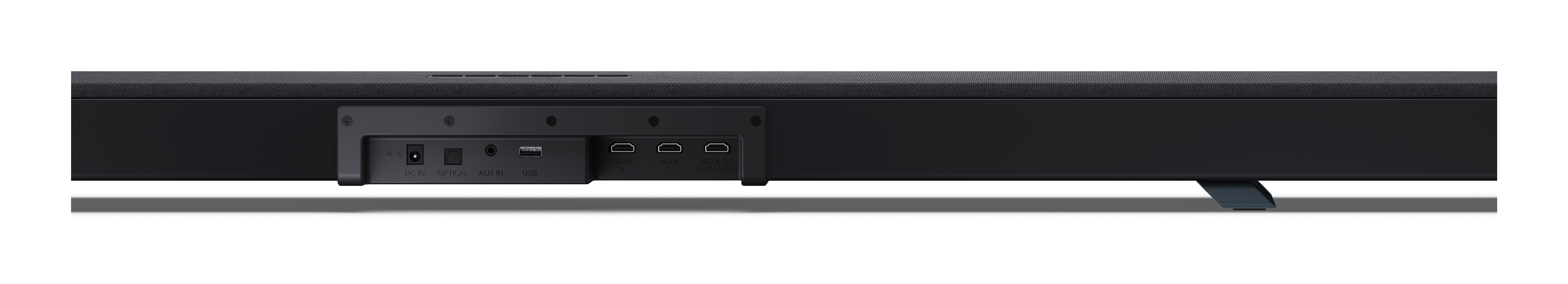 Eine schwarze Soundbar mit mehreren Anschlüssen auf der Rückseite. Sie hat eine Stoffoberseite und steht auf einer Oberfläche.
