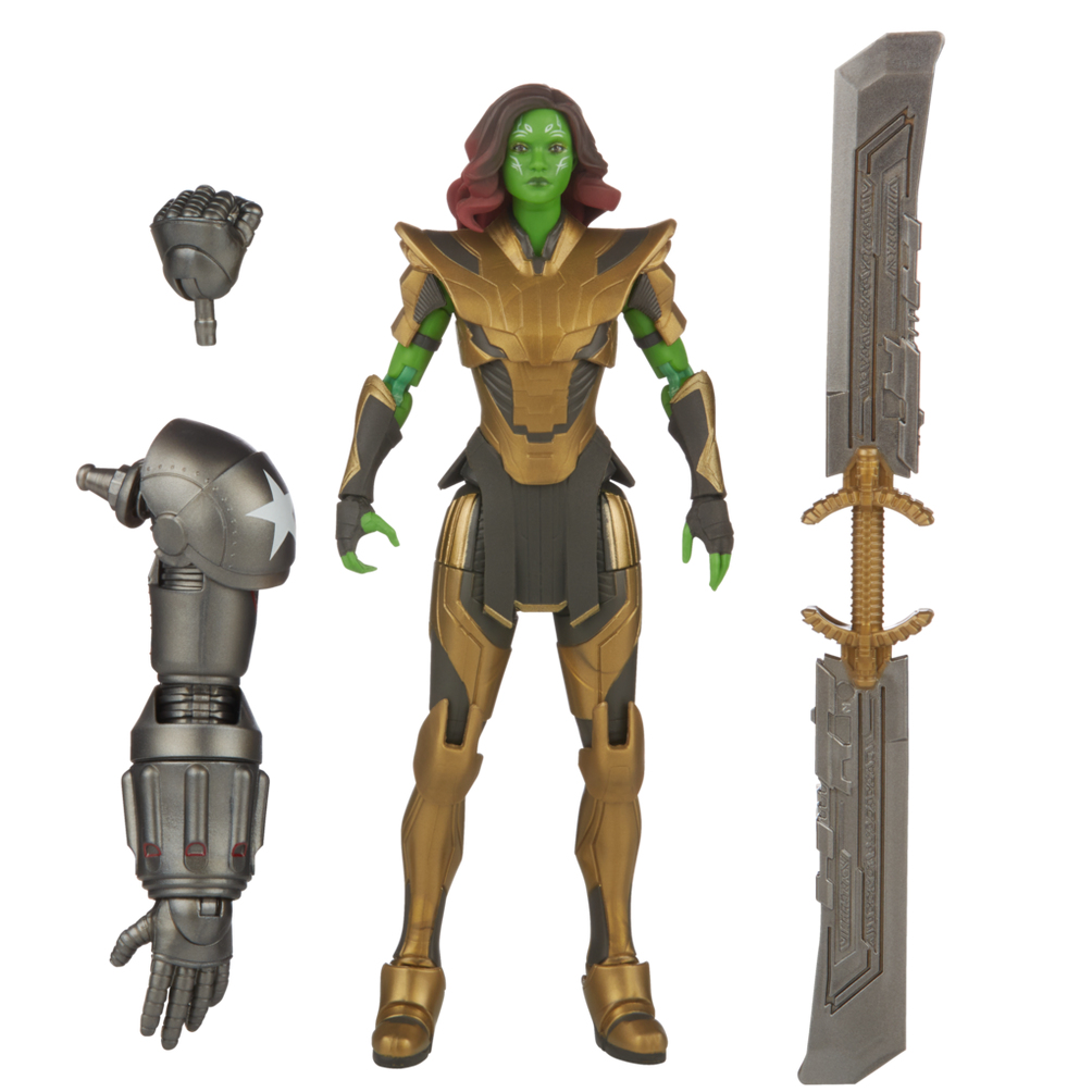 Una figura de acción de Gamora con accesorios: una espada, un brazo extra y una mano. La figura tiene piel verde y armadura dorada.