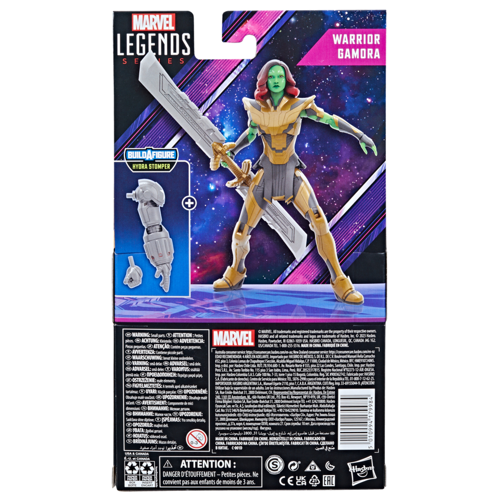Una figura de acción de Gamora en una caja. Sostiene una espada. El fondo es morado y rosa.