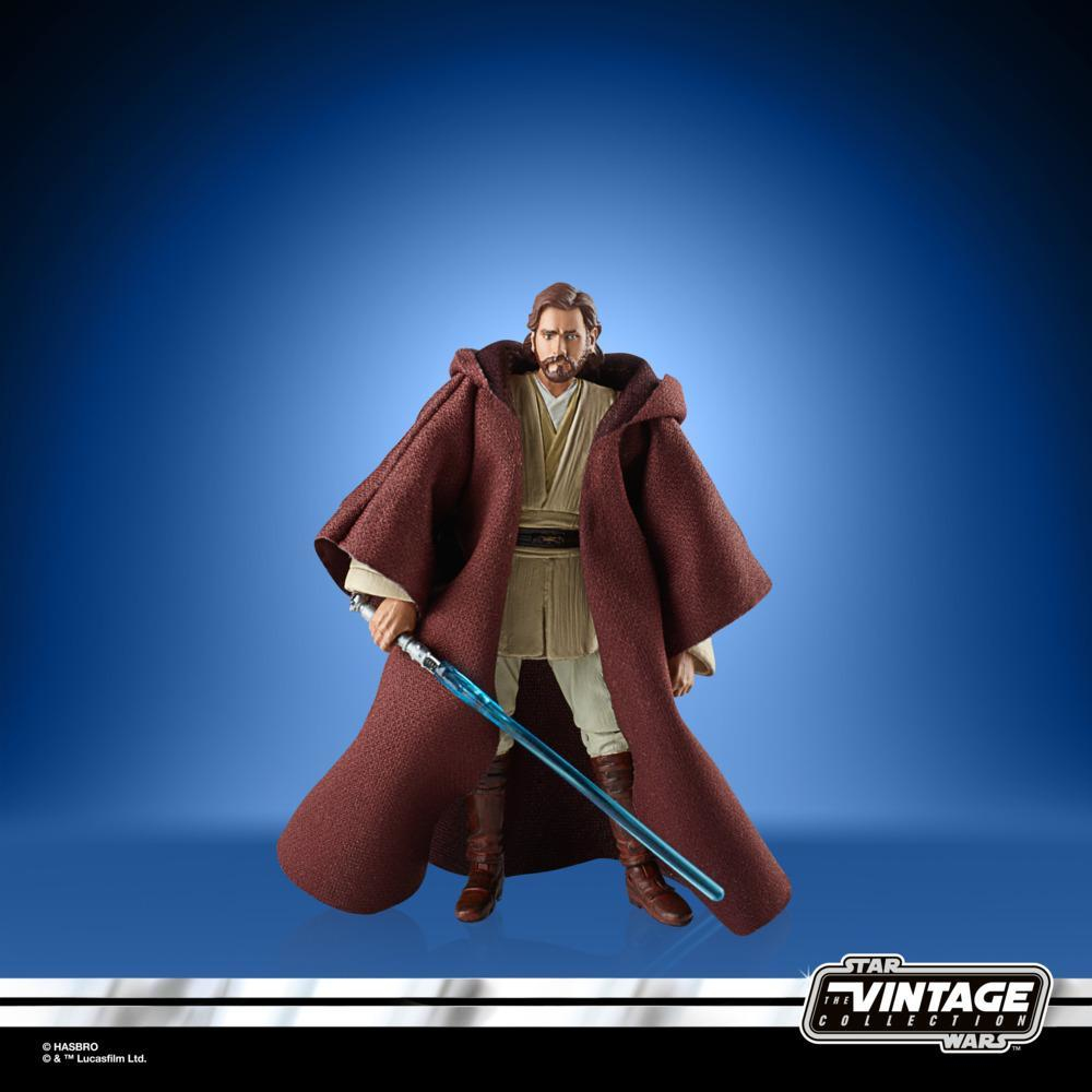 Action figure di Obi-Wan Kenobi in abiti marroni, con una spada laser blu. Lo sfondo è blu con il logo di Star Wars.