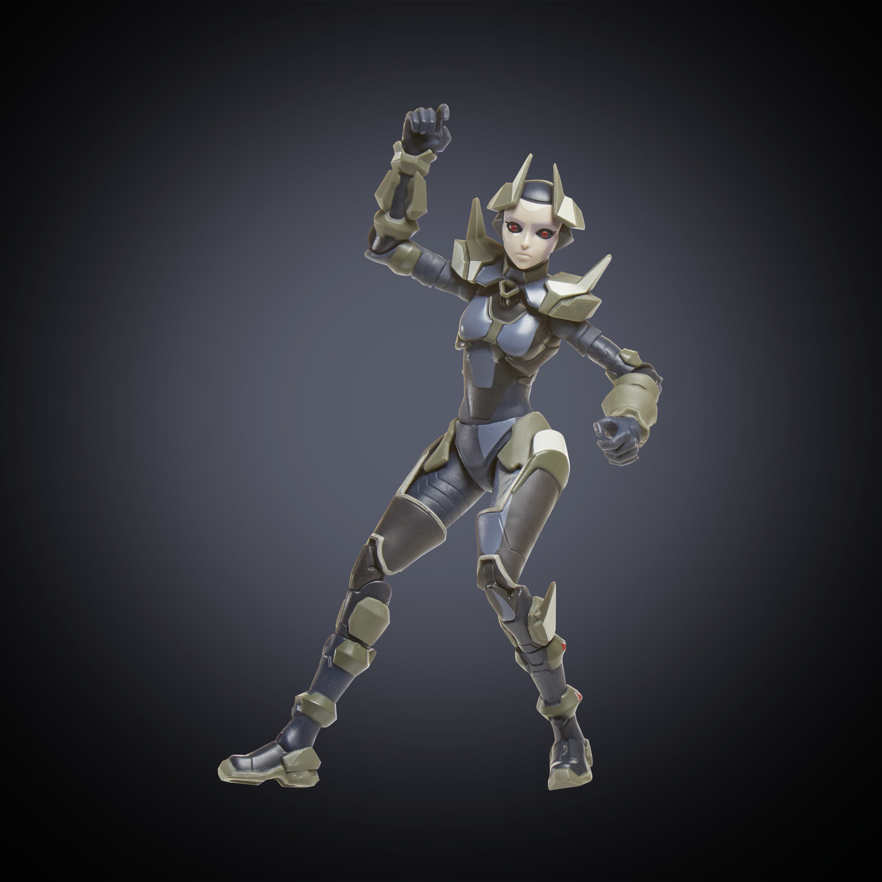 Una action figure femminile con armatura futuristica. Posa con un braccio alzato. Sfondo grigio scuro.