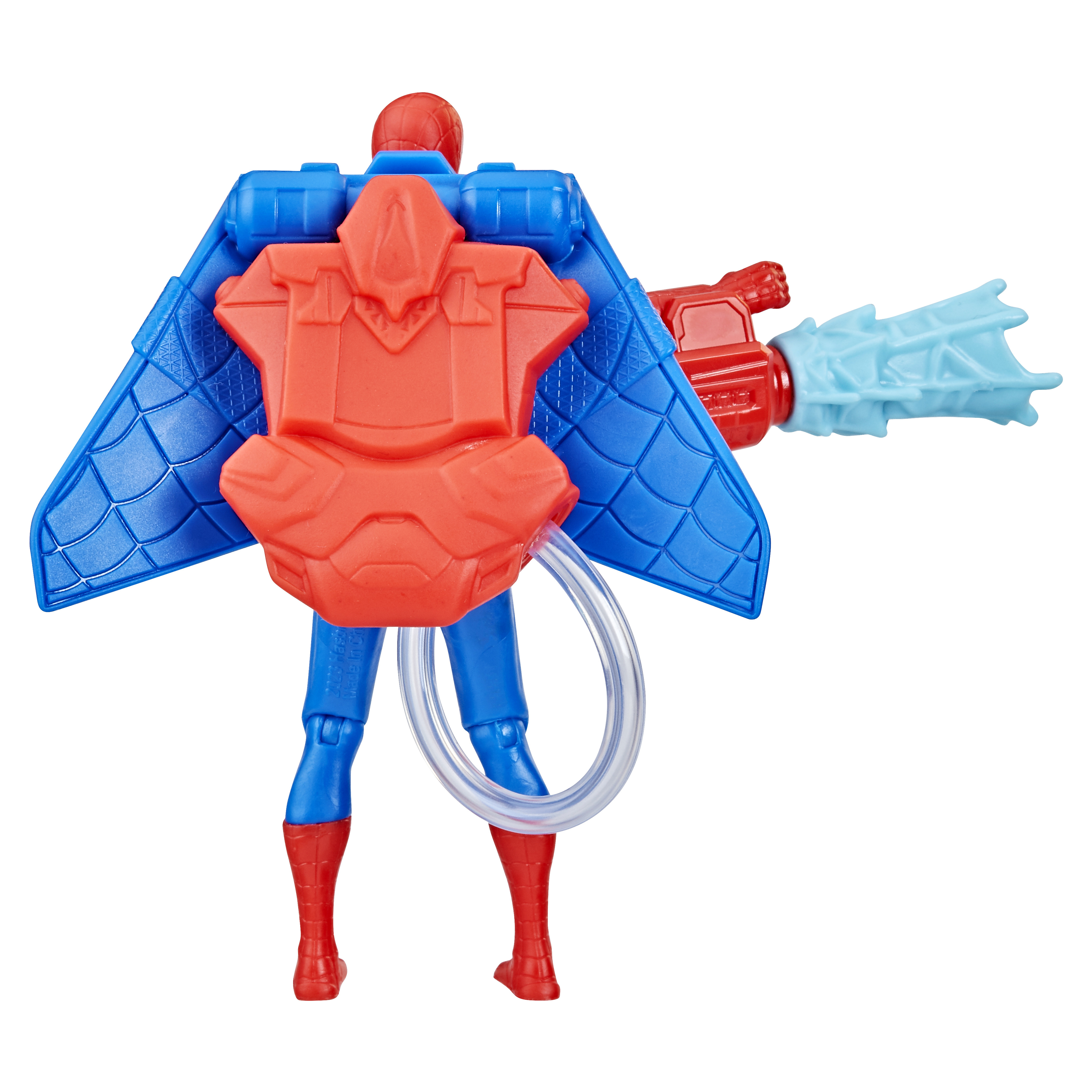 Un giocattolo di Spider-Man con ali blu, tuta rossa e jetpack, e una pistola ad acqua su sfondo bianco.