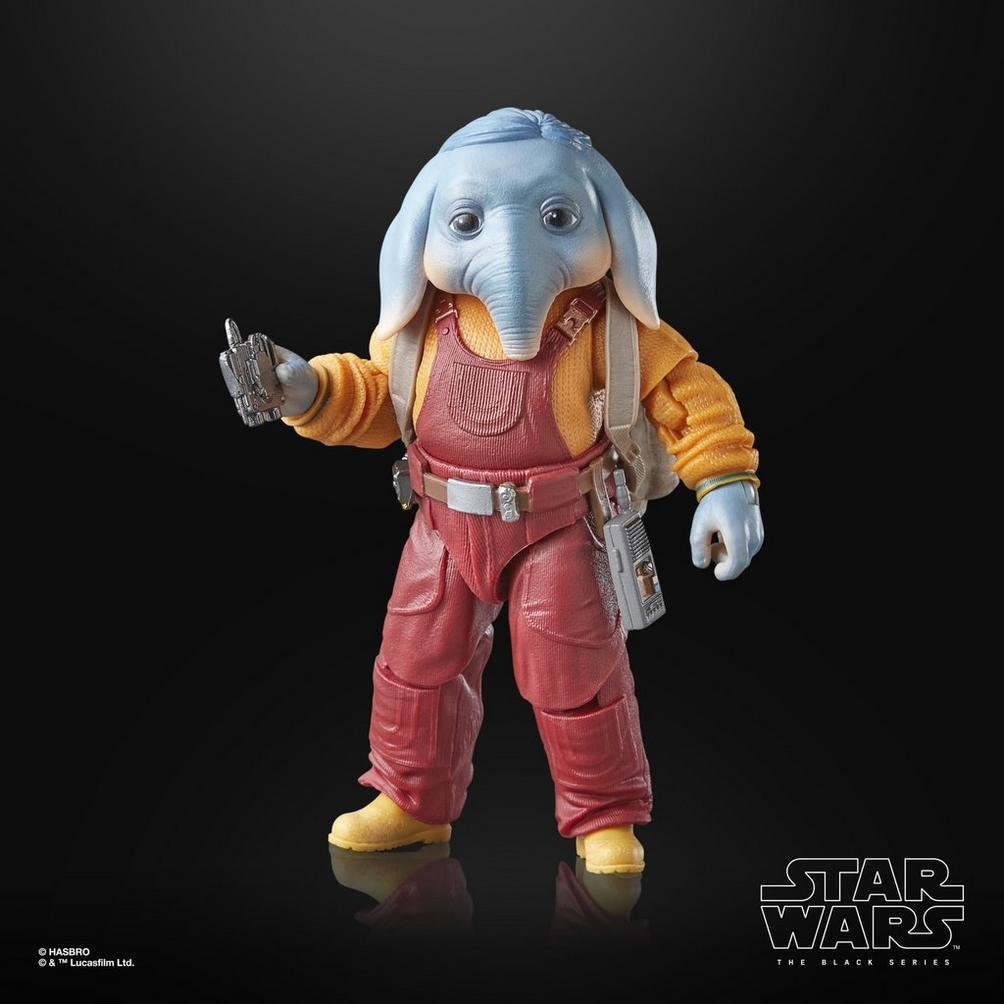 Mavi tenli, tulum giymiş ve blaster taşıyan bir uzaylı Star Wars figürü. Star Wars logosuyla siyah bir arka plan üzerinde duruyor.