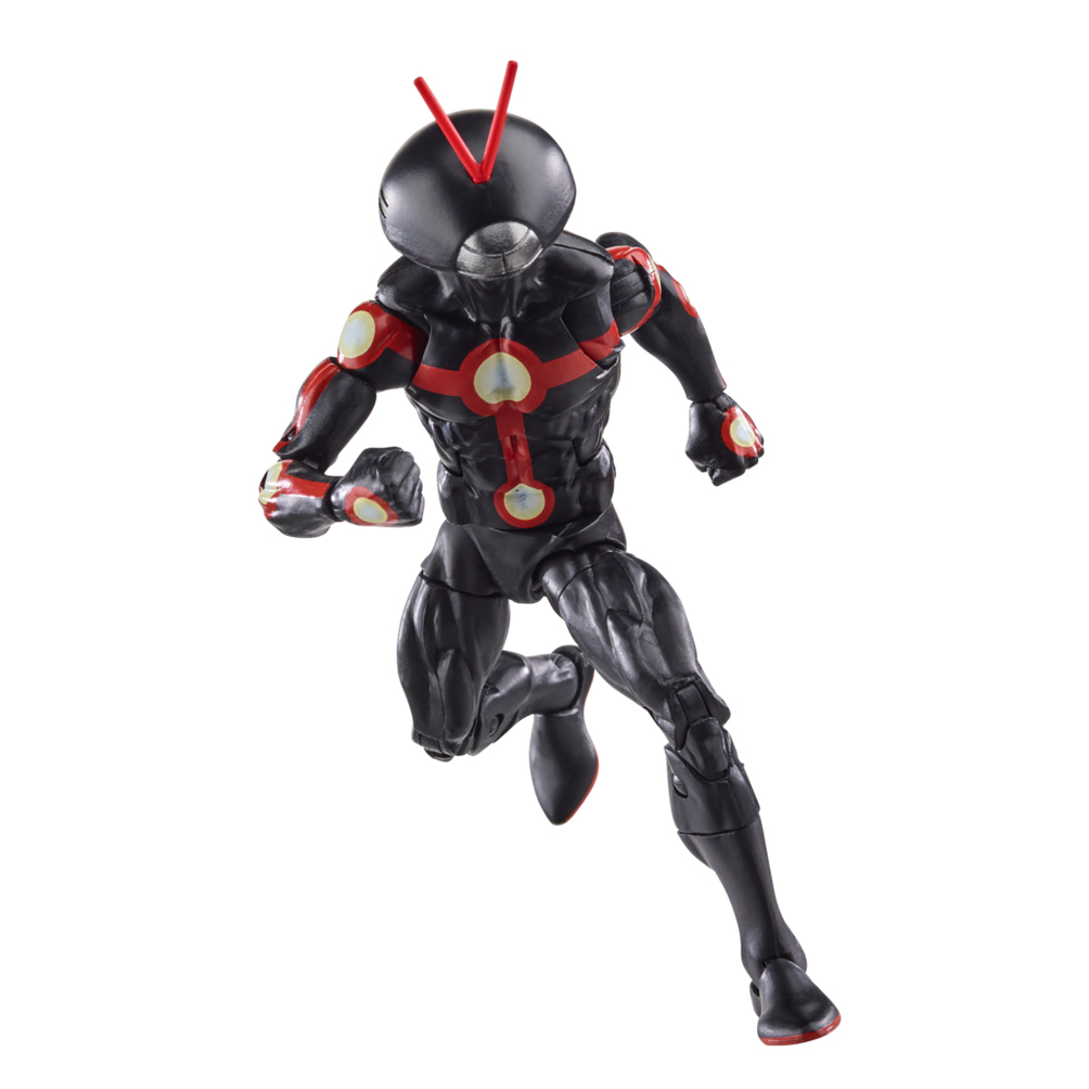 Una figura de acción negra con detalles rojos, corriendo. Tiene una cabeza redonda, dos antenas y un diseño rojo en el pecho.