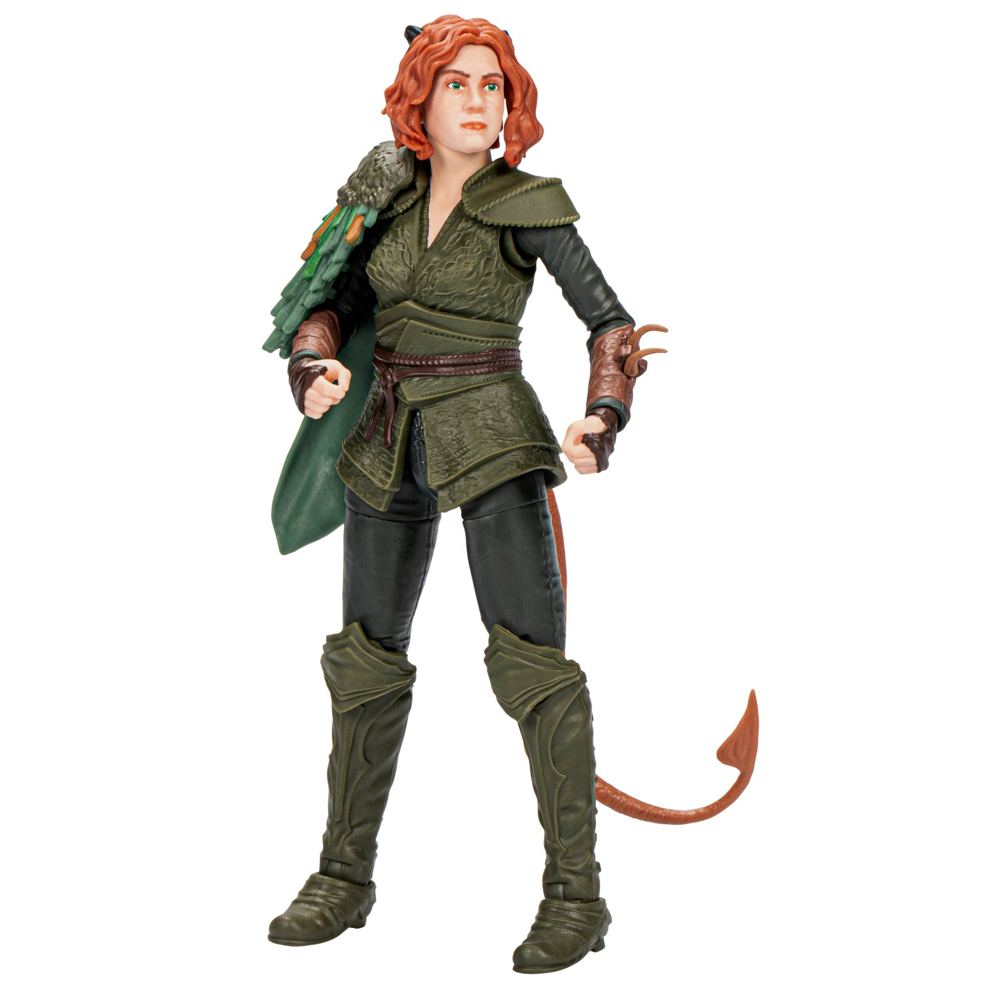 Eine weibliche Actionfigur mit roten Haaren, grünen Augen und einem Schwanz. Sie trägt grüne Rüstung, schwarze Hosen und einen grünen Umhang.
