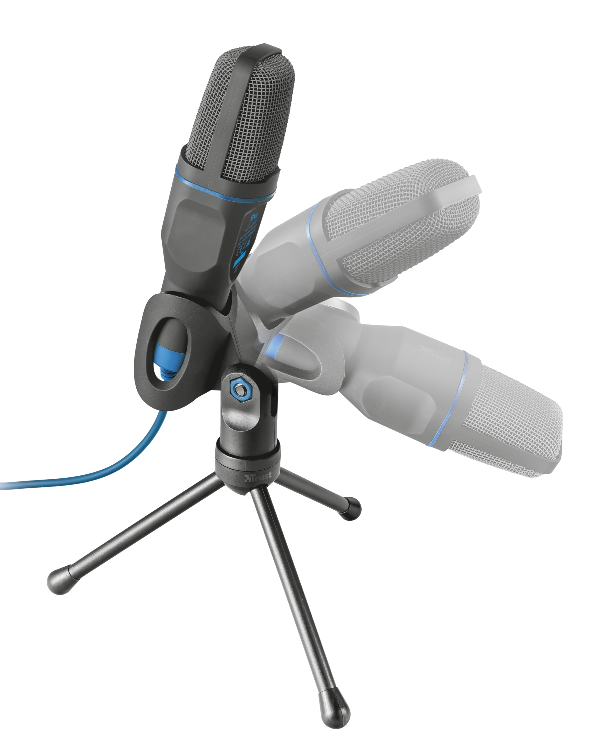 Ein schwarzes Mikrofon mit blauem Kabel und Stativ. Daneben sind zwei verblasste Mikrofone.