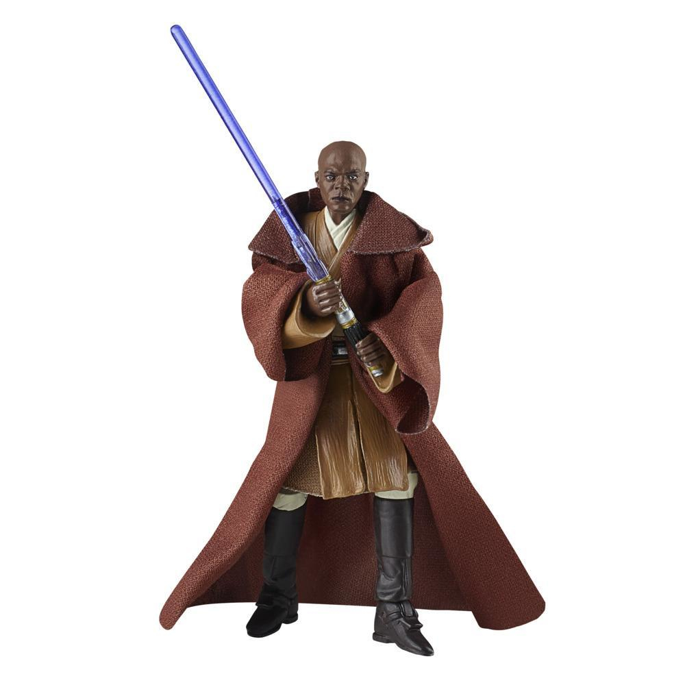Figurka Star Wars Mace Windu. Ma brązową szatę, czarne buty i trzyma zapalony niebieski miecz świetlny.