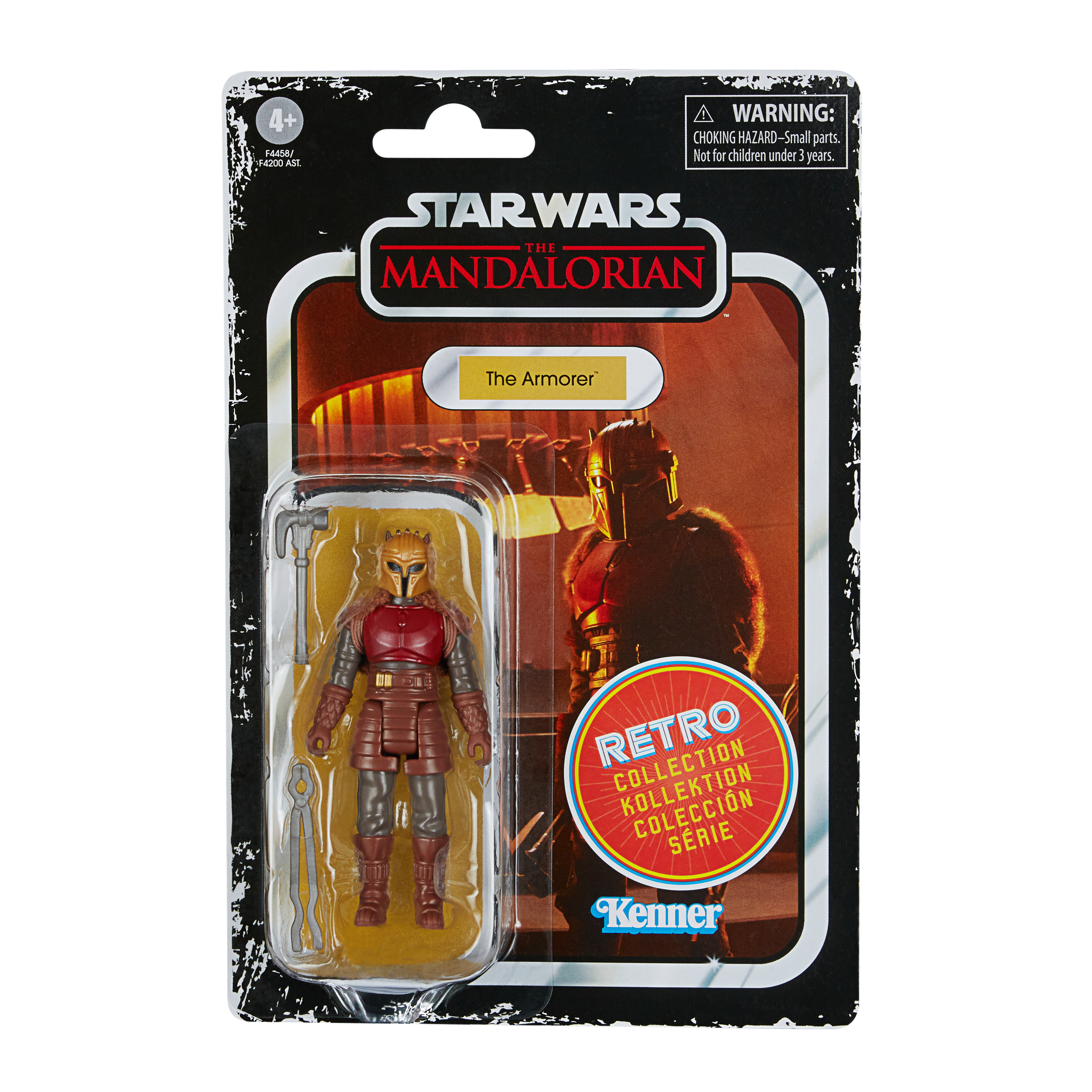 Action figure di The Mandalorian The Armorer in confezione retrò. La figura indossa un'armatura e tiene degli attrezzi.