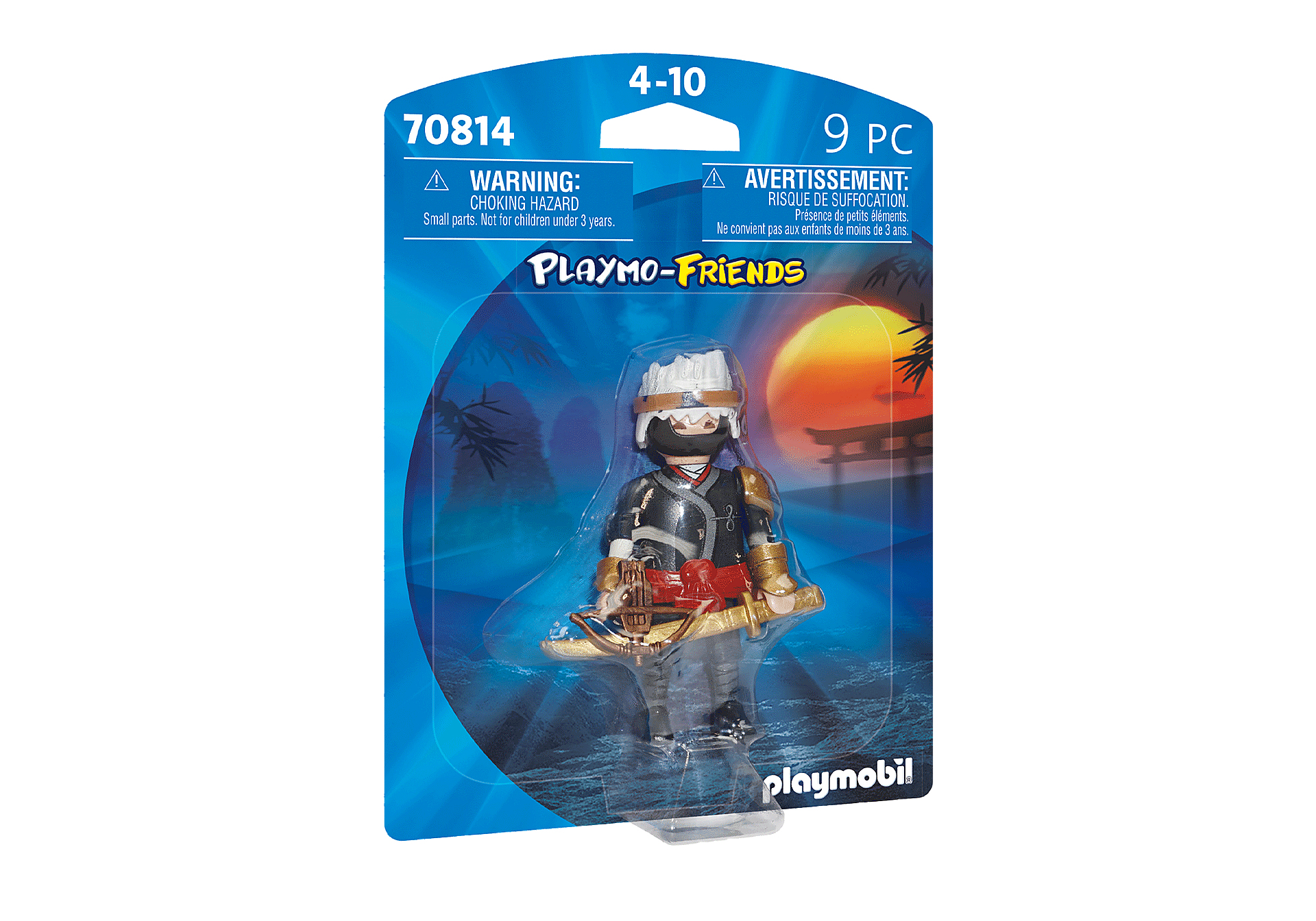 Personaggio Playmobil ninja nella confezione. Colori rosso, oro e nero. Include avvertenza piccole parti. Sfondo tramonto.