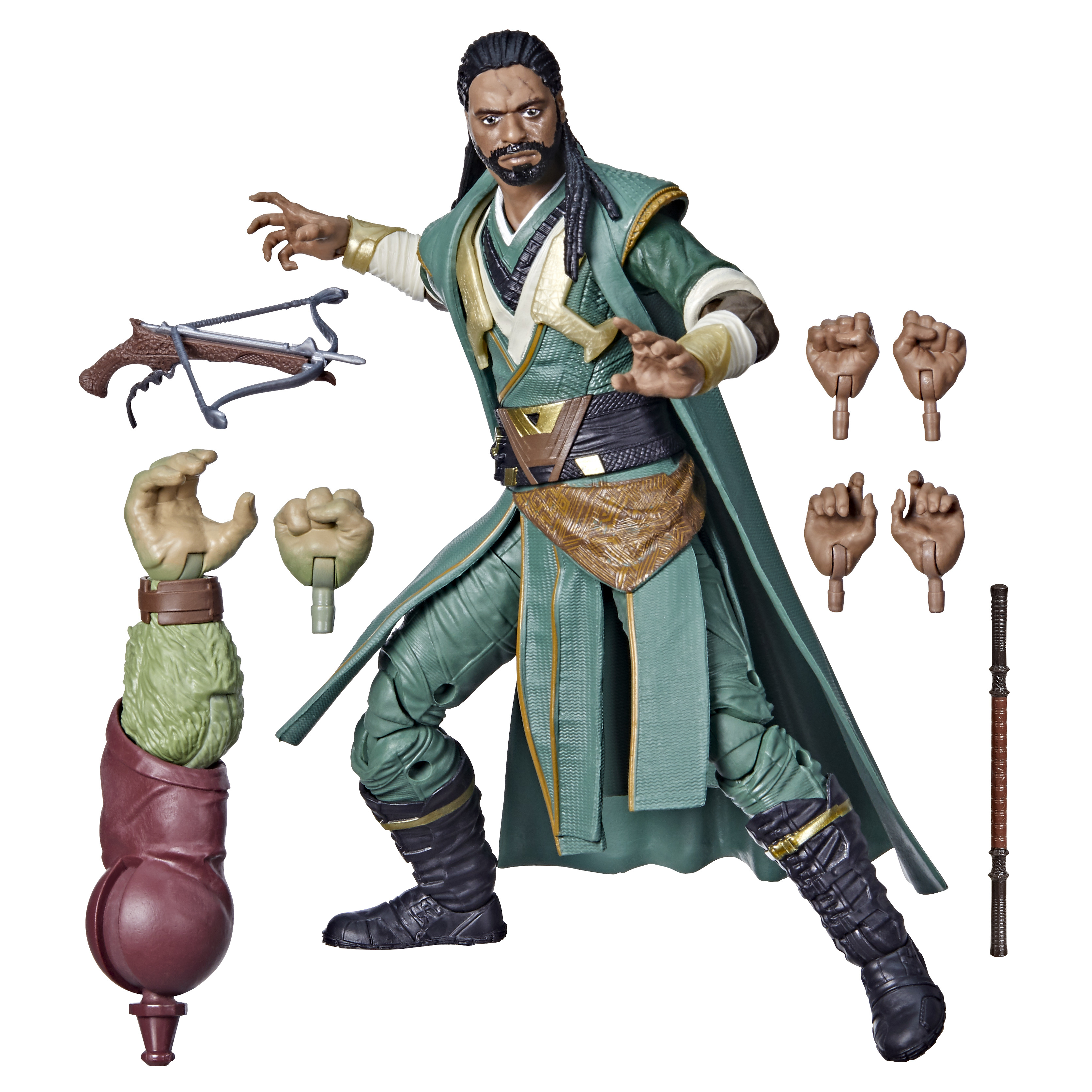 Action figure di un uomo in abito verde con accessori: balestra, pugni, bastone e un braccio. Sfondo bianco.
