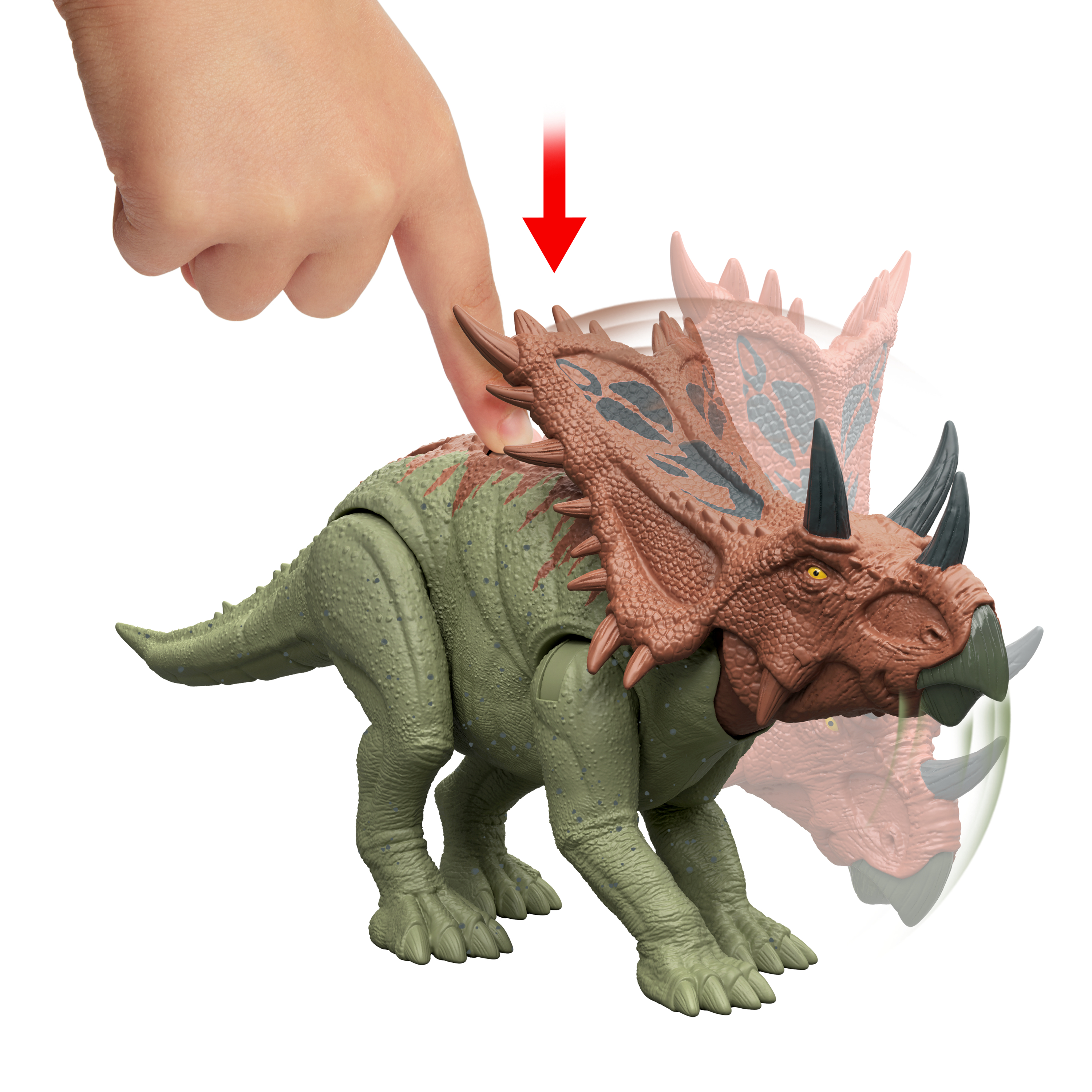 Una mano presiona la cabeza de un juguete triceratops. El dinosaurio es verde y marrón, con un cuerno. Una flecha roja apunta hacia abajo.