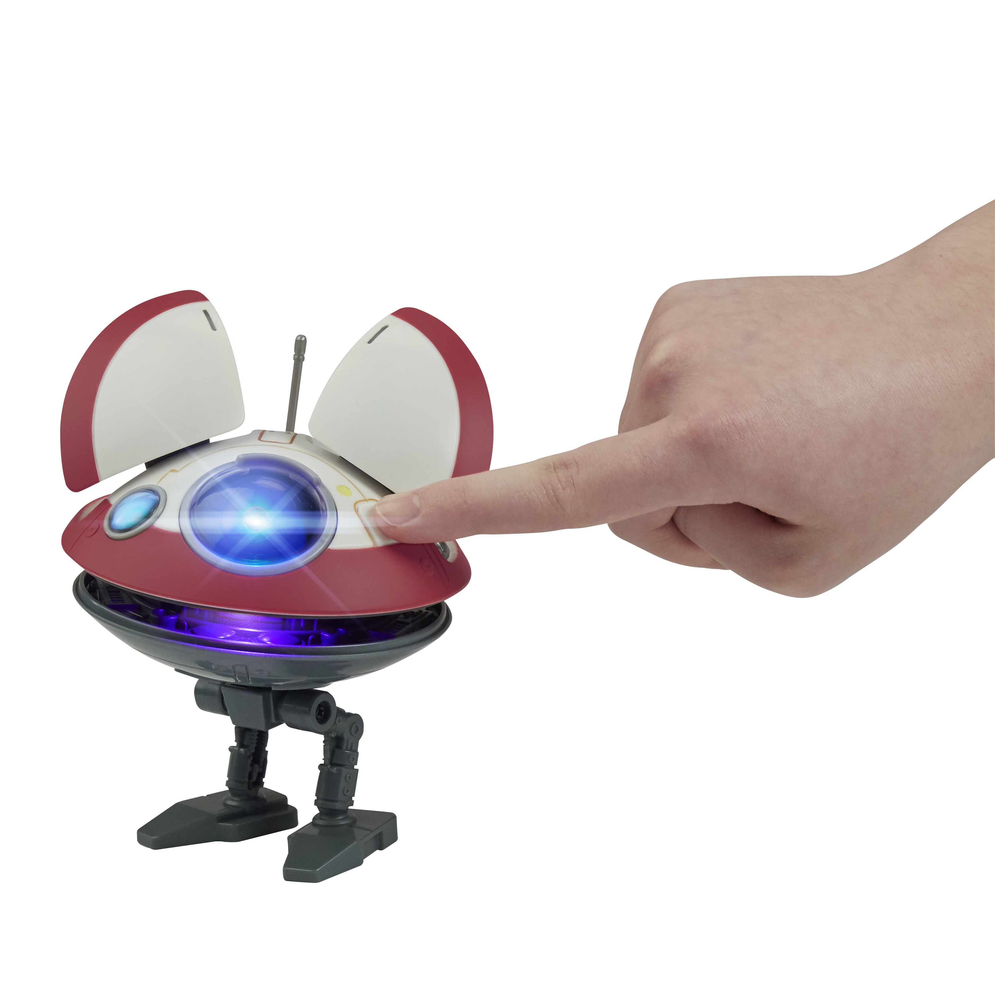 Un giocattolo robot rosso e bianco con un dito che tocca un pulsante. Il robot ha una luce blu. Sfondo bianco.