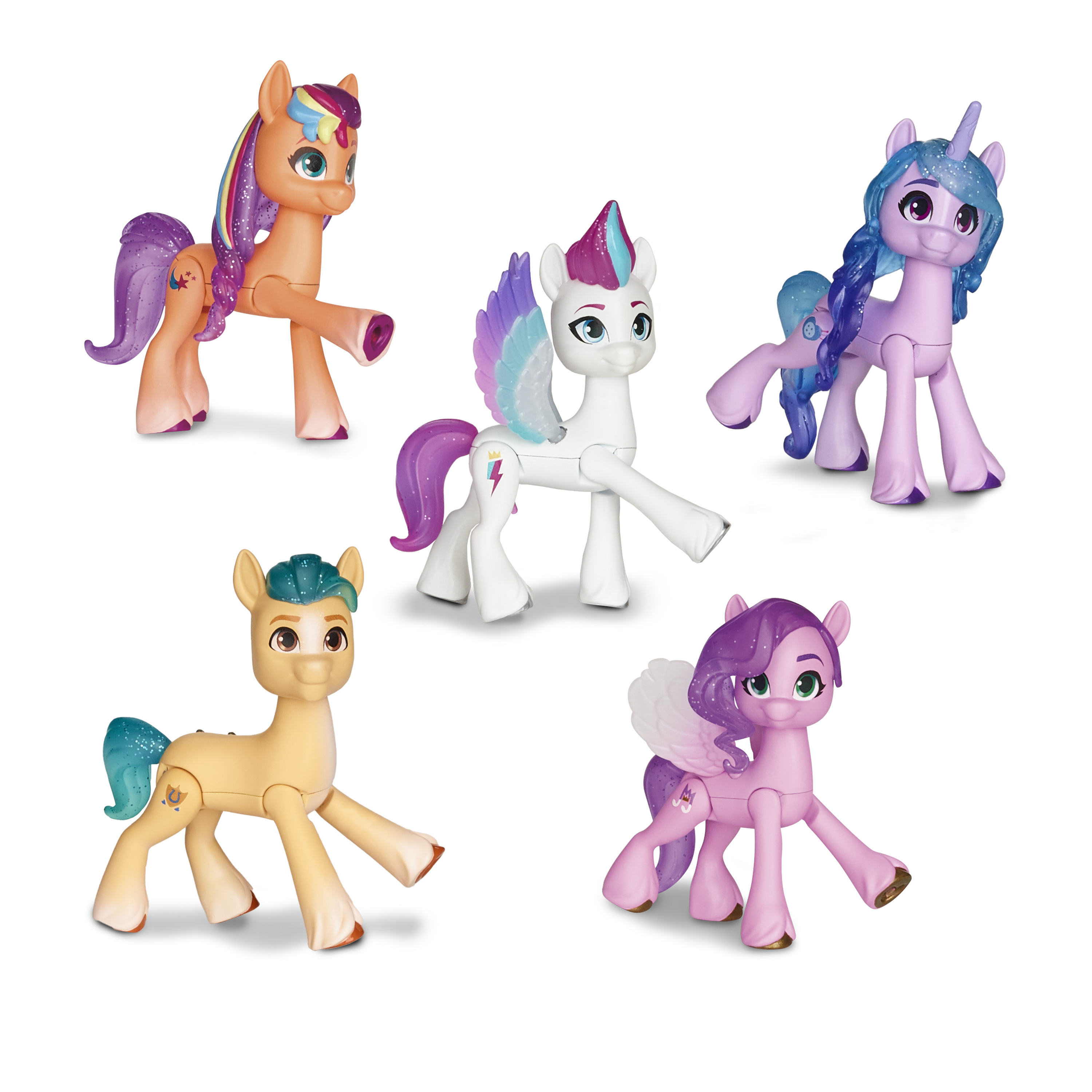 Pięć kolorowych figurek My Little Pony jest wyświetlonych na białym tle. Każdy kucyk ma unikalne kolory i wzory.