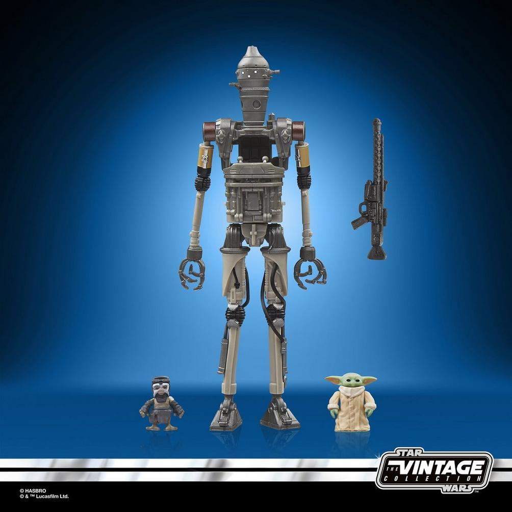 Figurki Star Wars: robot IG-11, pistolet, Grogu i Kuiil na niebieskim tle. Logo Vintage Collection na dole.