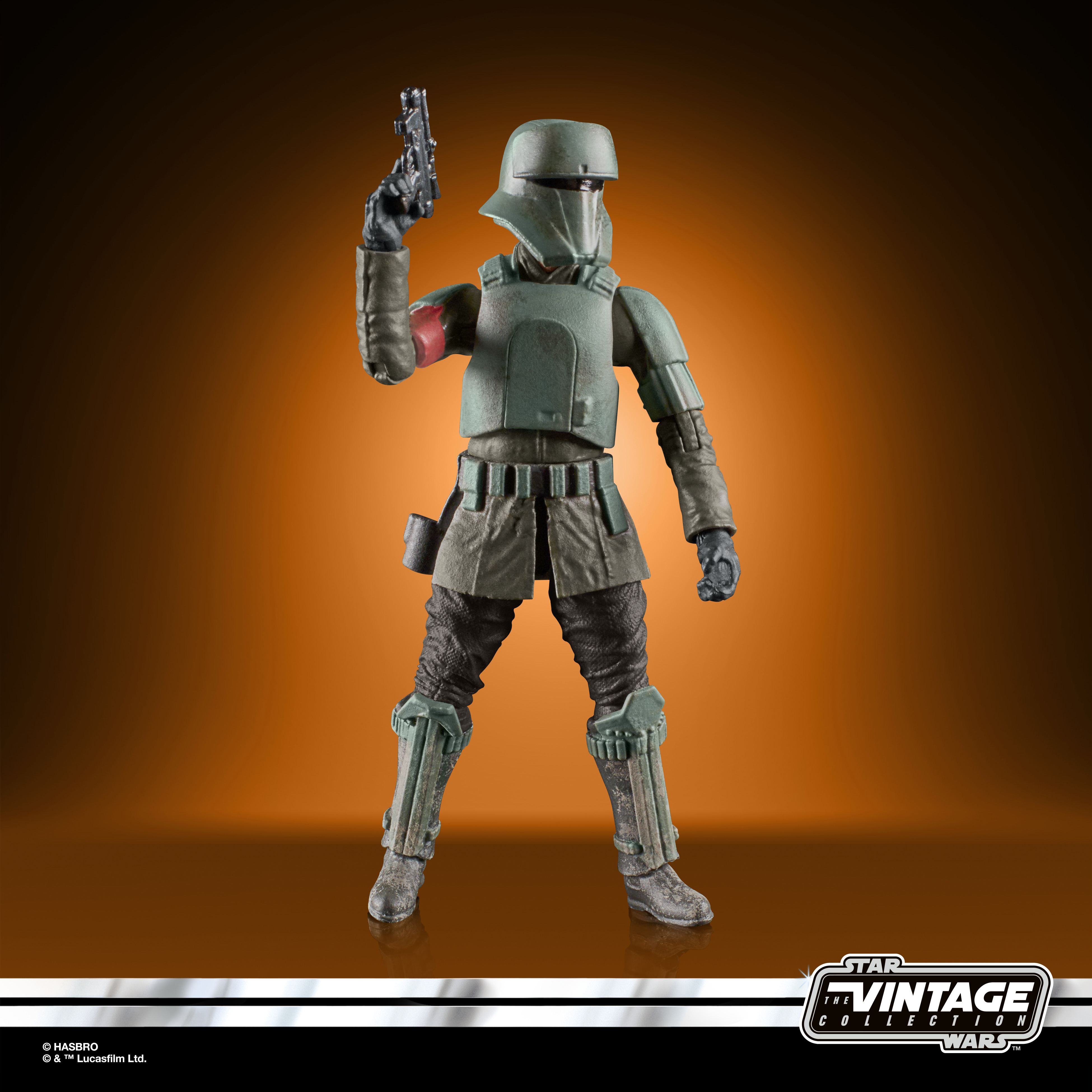 Un personaggio di Star Wars di un pilota di carro armato imperiale, che tiene in mano un blaster, di fronte a uno sfondo marrone e arancione.