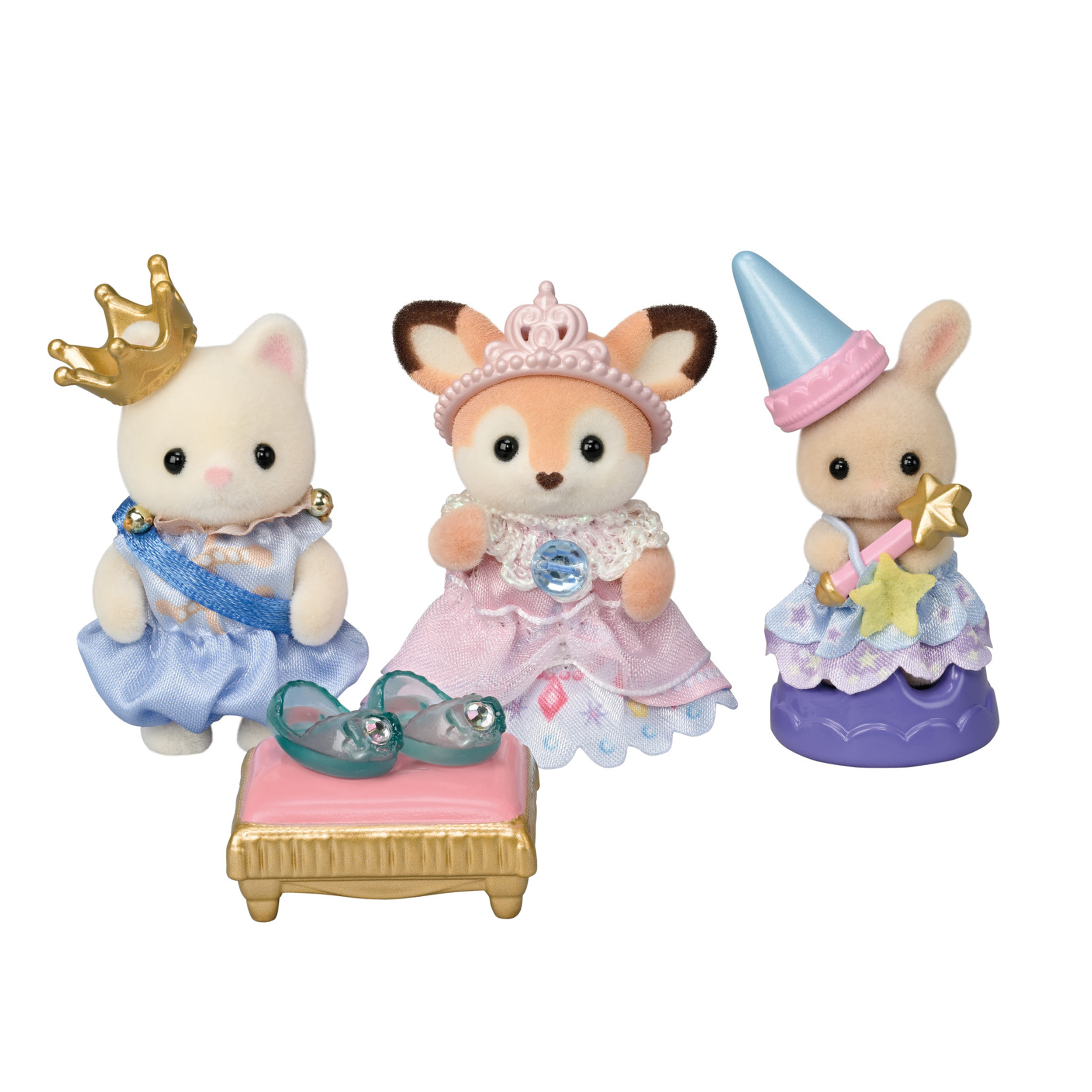 Tres figuras de animales con atuendo de princesa sobre fondo blanco. Una tiene corona, una varita y otra zapatos.