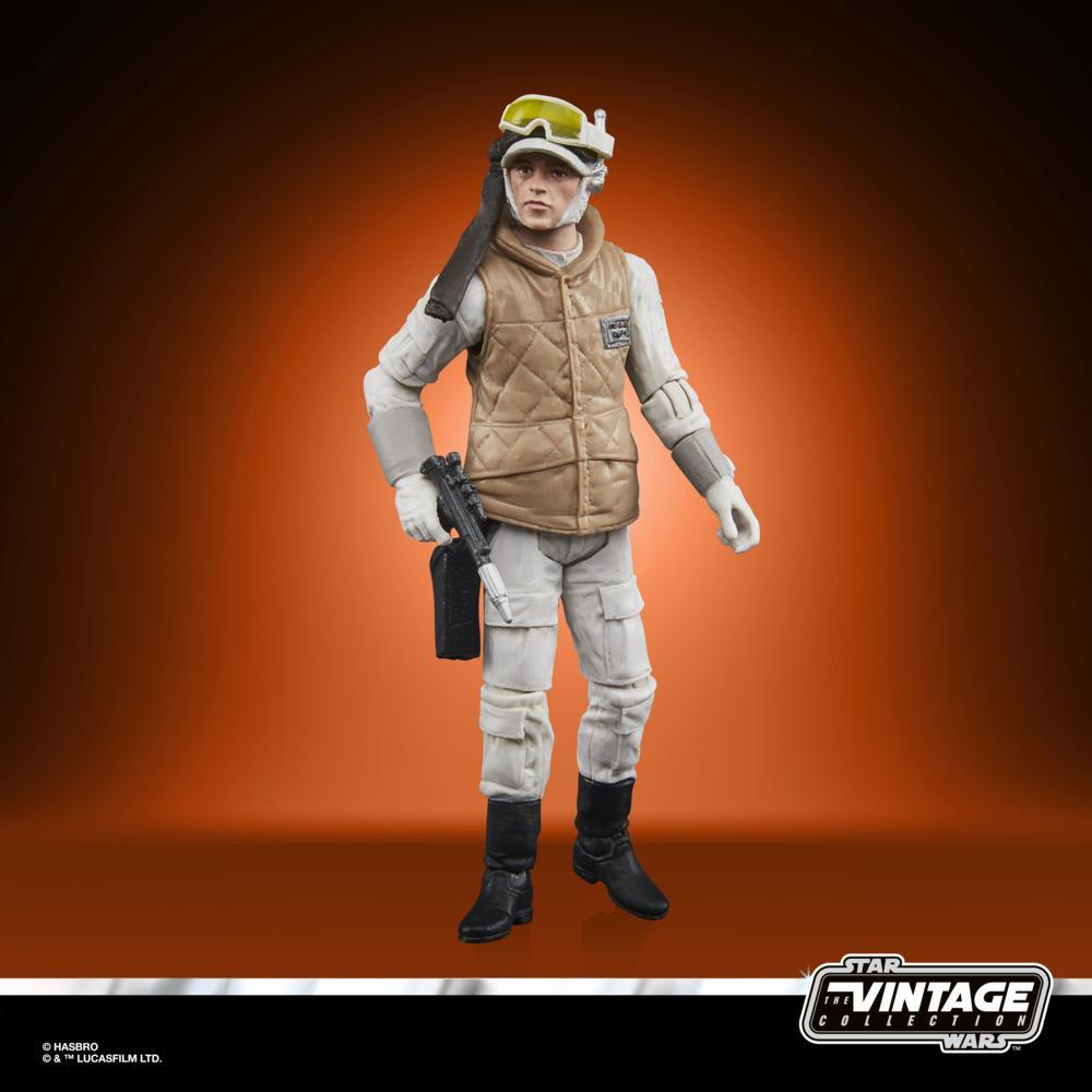 Una action figure di Star Wars, Luke Skywalker. Indossa un gilet beige, pantaloni bianchi, un casco con occhiali e una pistola nera.