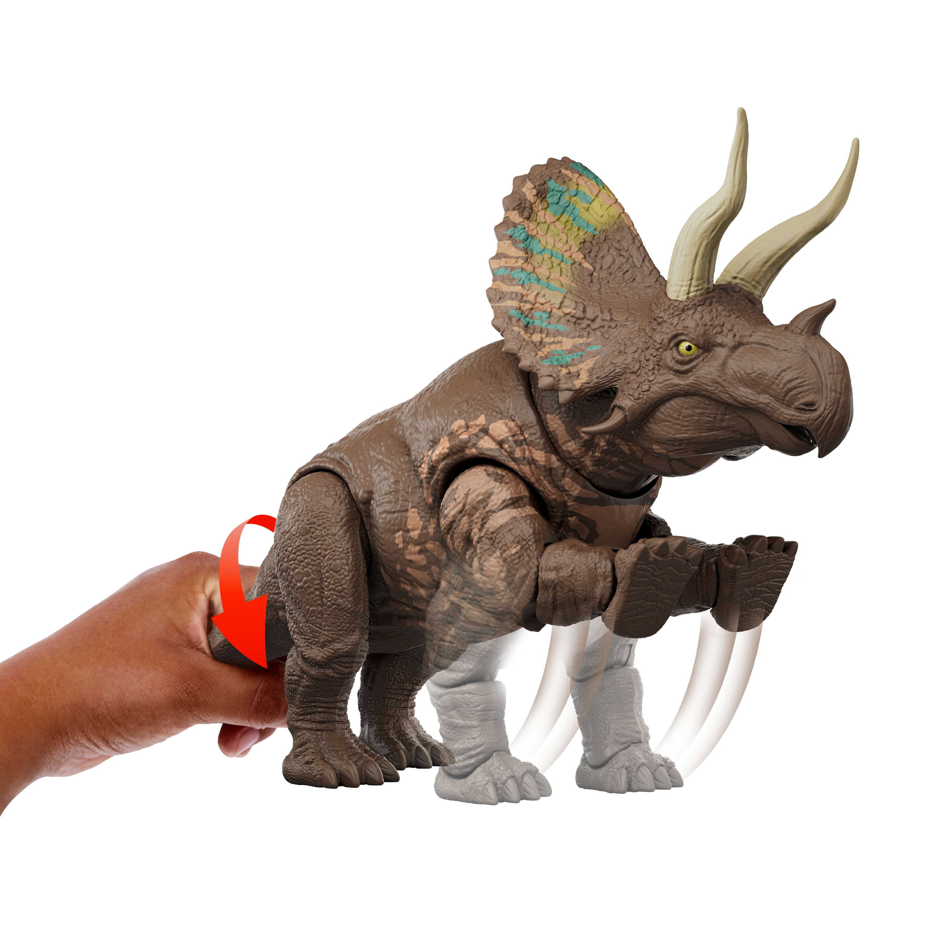 Ein braunes Triceratops-Spielzeug mit einer Hand, die einen Hebel dreht. Das Bein des Spielzeugs bewegt sich. Weißer Hintergrund.