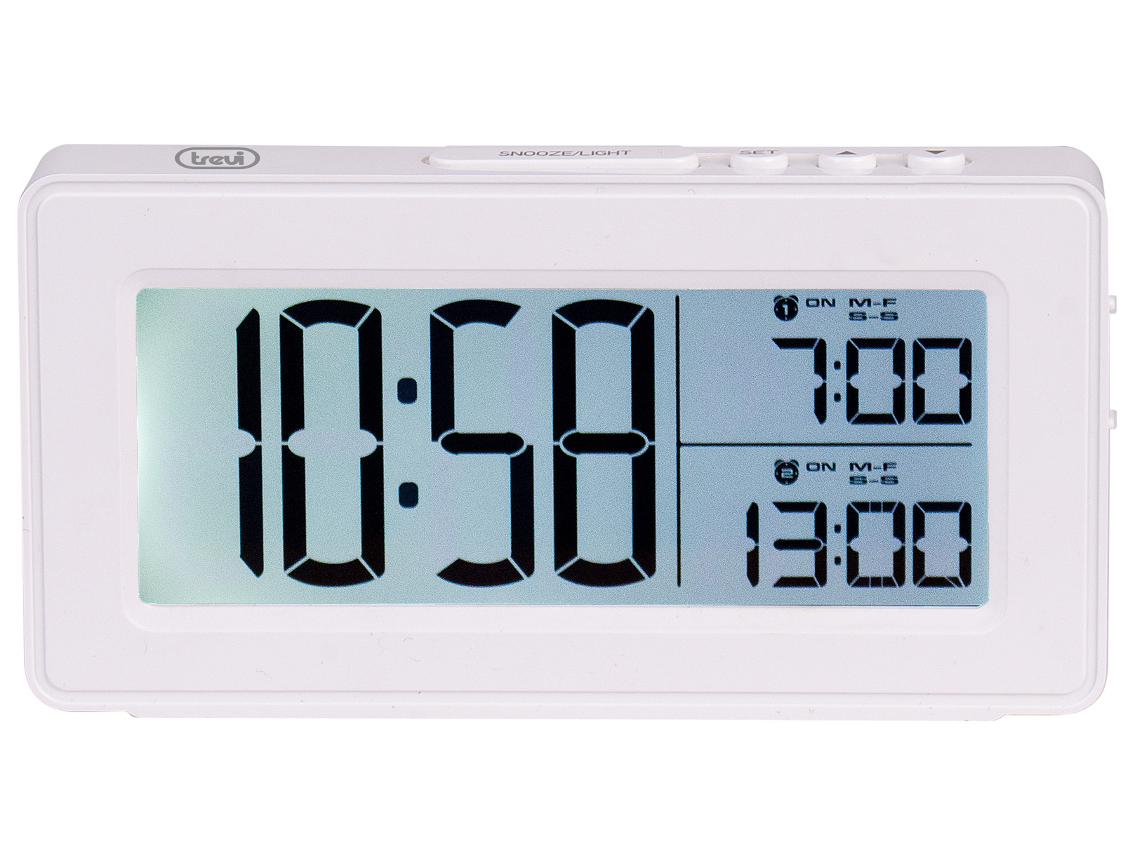 Ein weißer digitaler Wecker zeigt 10:58 an. Er hat zwei Weckzeiten auf 7:00 und 13:00 eingestellt. Die Marke ist Trevi.
