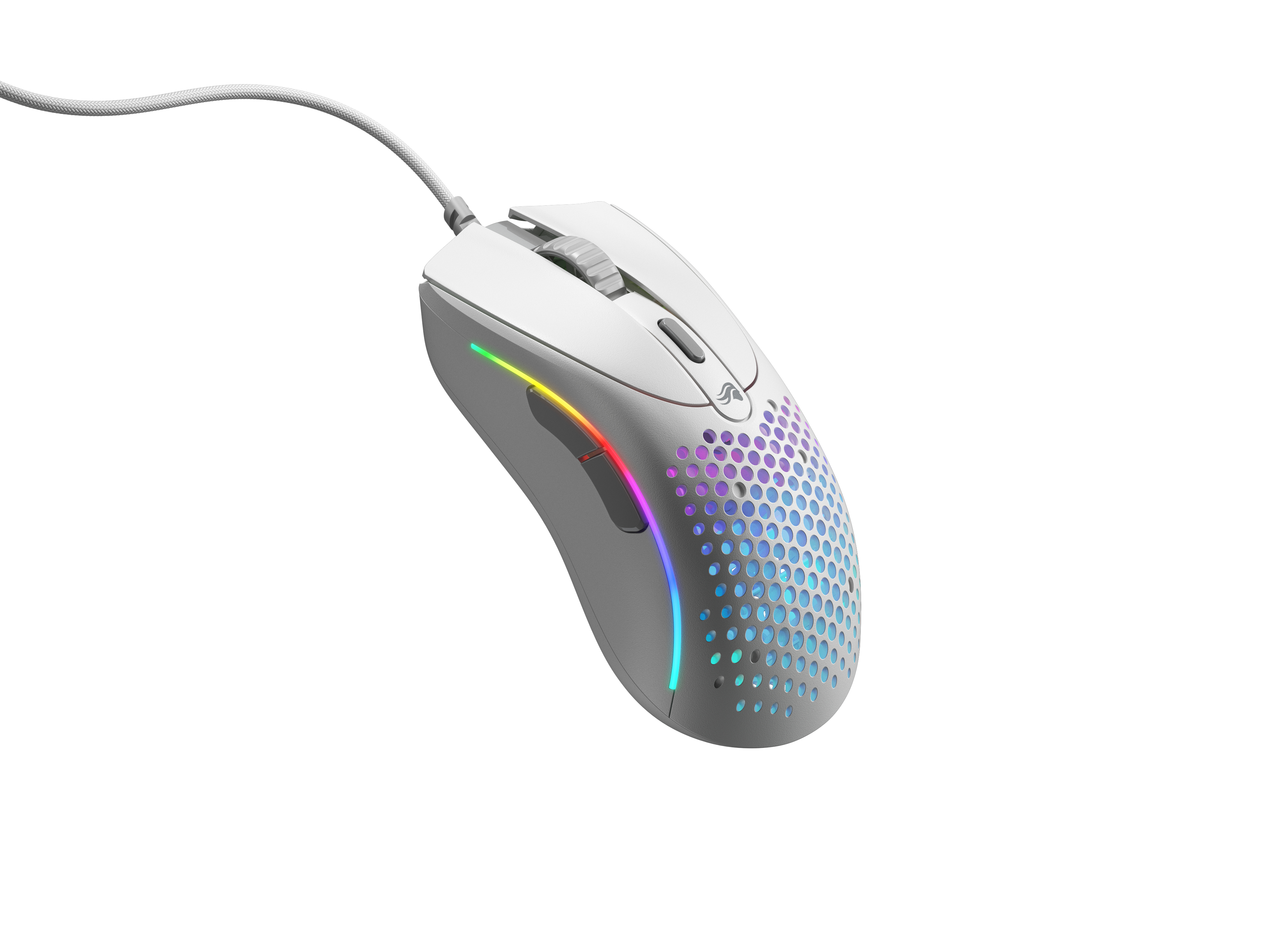 Mouse per computer bianco con luci RGB e design a nido d'ape. Ha un cavo e si trova su sfondo bianco.