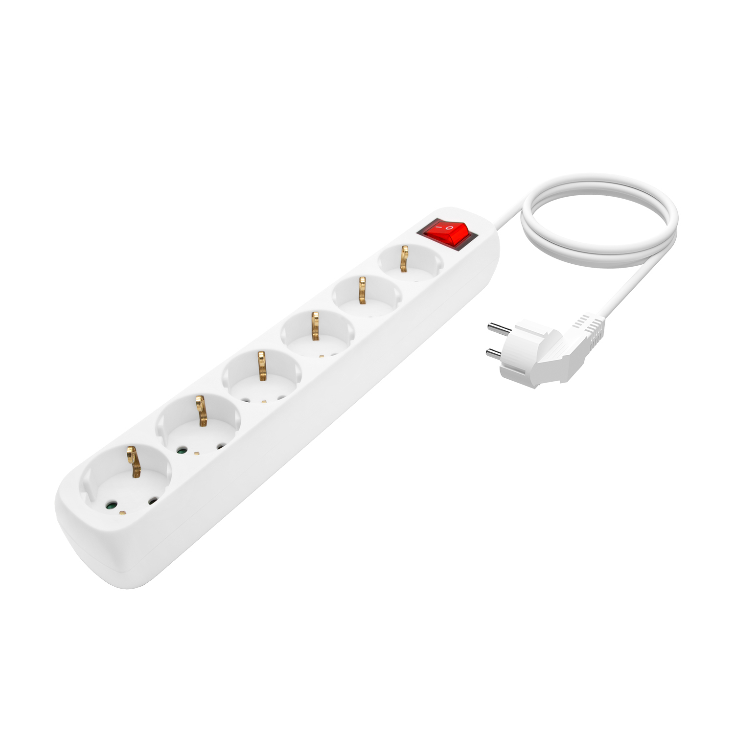 Ein weißes Verlängerungskabel mit fünf Steckdosen, einem roten Ein-/Ausschalter und einem weißen Kabel, das in einen Eurostecker mündet, auf weißem Hintergrund.