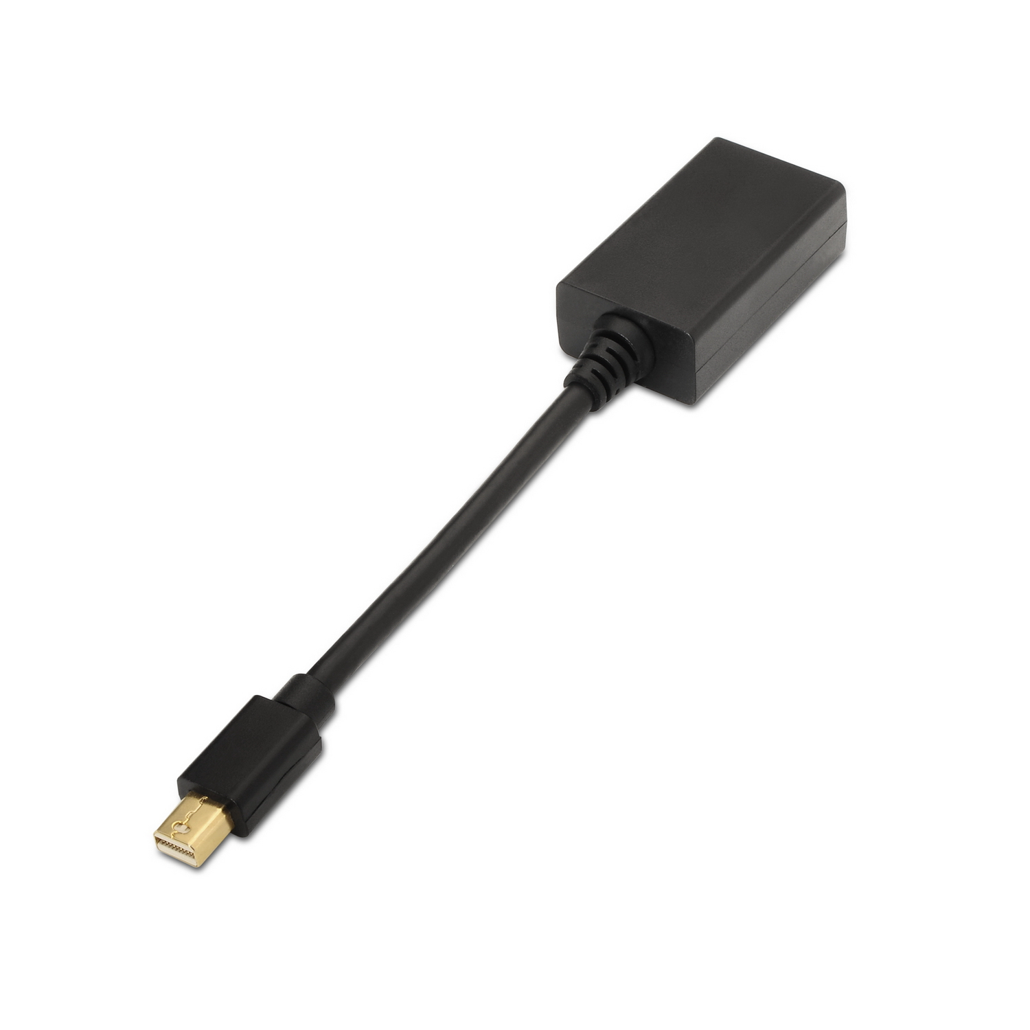 Un adaptador negro con un conector dorado y un cable negro sobre una superficie blanca. El adaptador tiene forma rectangular.
