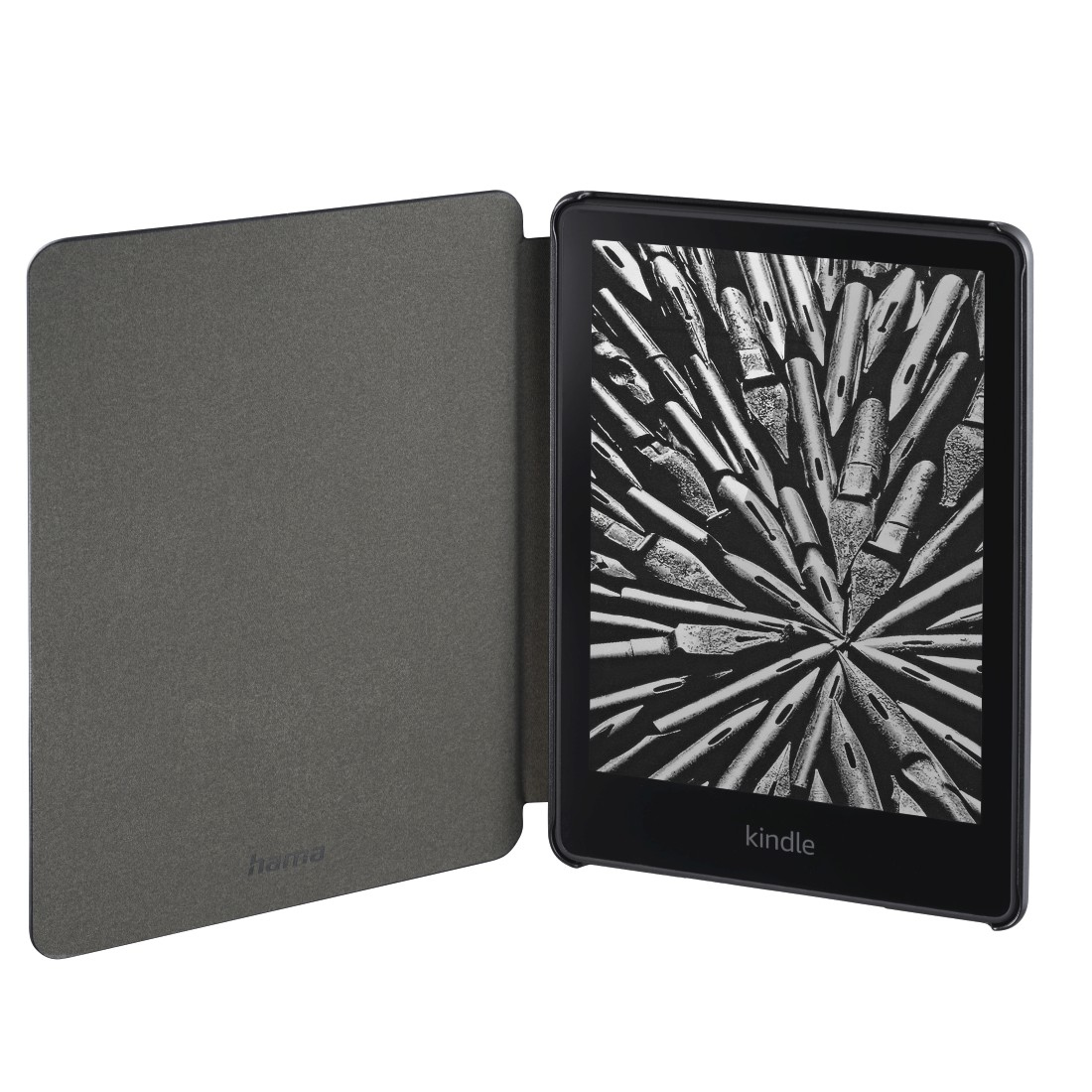 Kindle w szarym etui, otwarty. Ekran wyświetla abstrakcyjny czarno-biały obraz. Etui ma logo 'hama'.