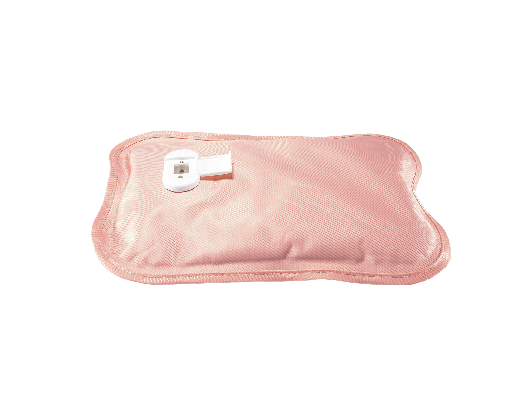 Różowa prostokątna butelka z gorącą wodą z białą wtyczką na białym tle.