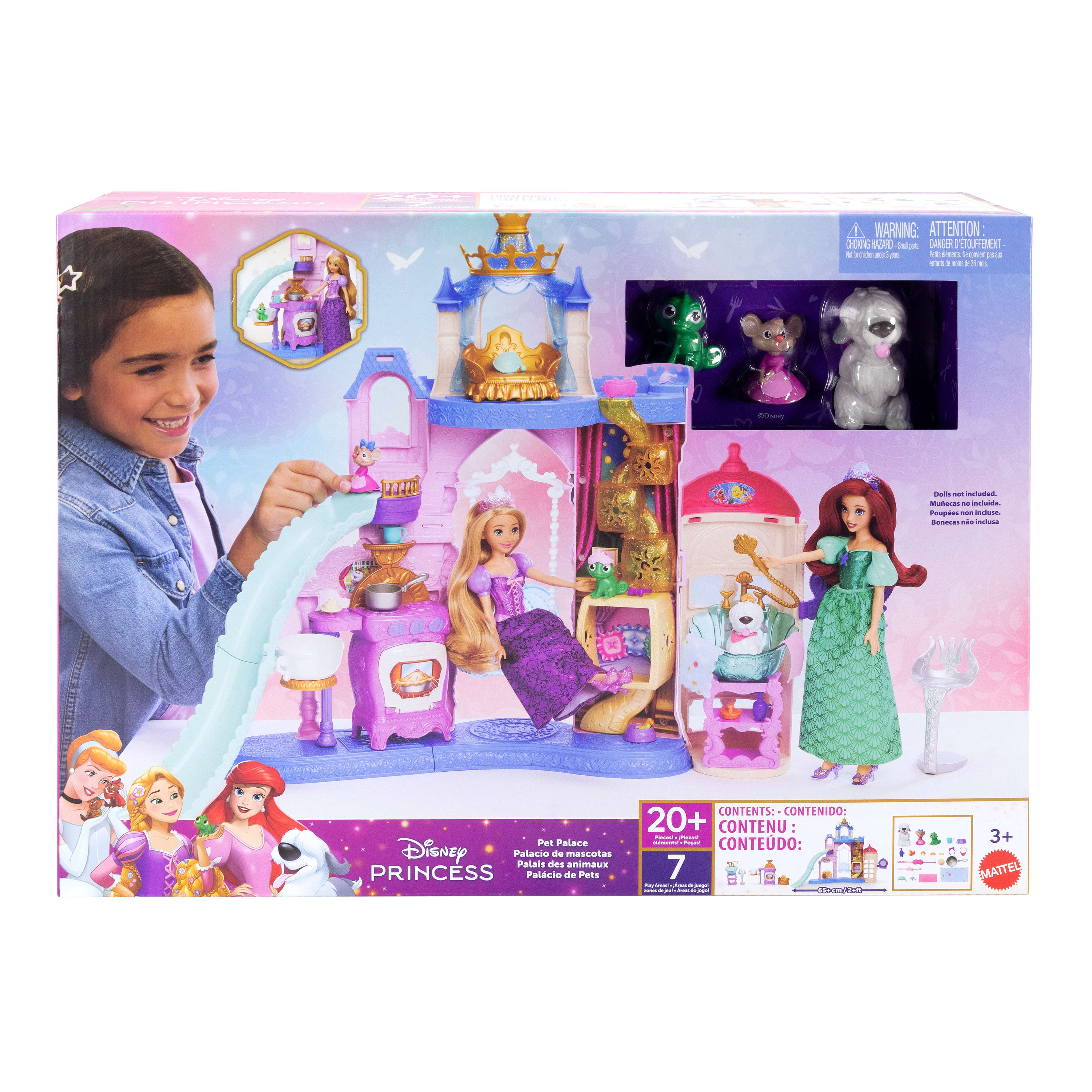 Set de juego Disney Princess Pet Palace en caja. Presenta muñecas de Rapunzel y Ariel, accesorios y una niña sosteniendo la caja.