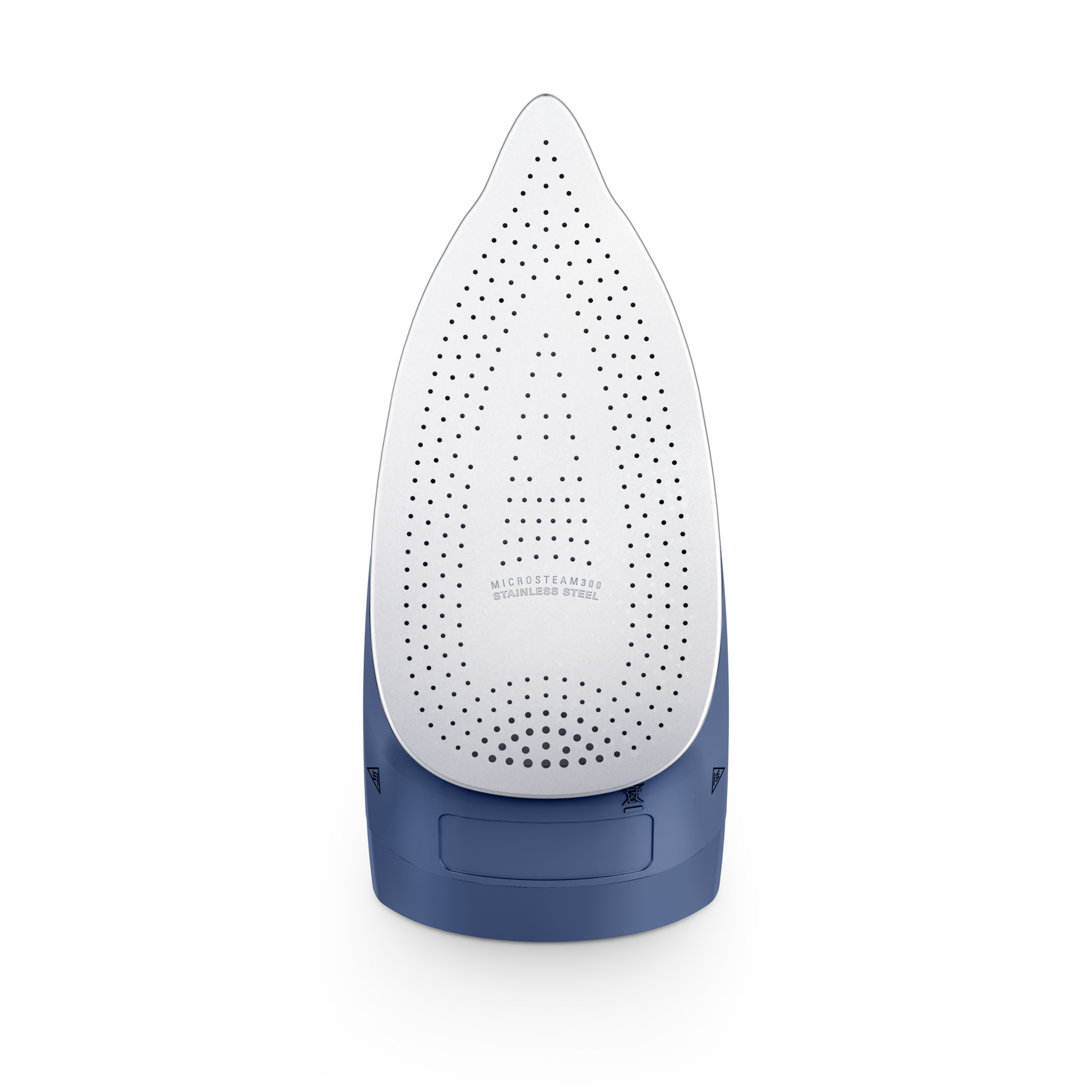 Niebieskie żelazko z białą, perforowaną stopą. Żelazko na białym tle.