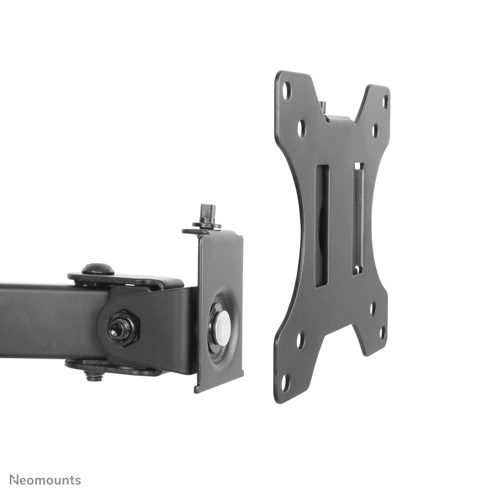 Een zwarte metalen tv-beugel, met een beugel en arm. De beugel heeft gaten voor montage. Geïsoleerd op witte achtergrond.