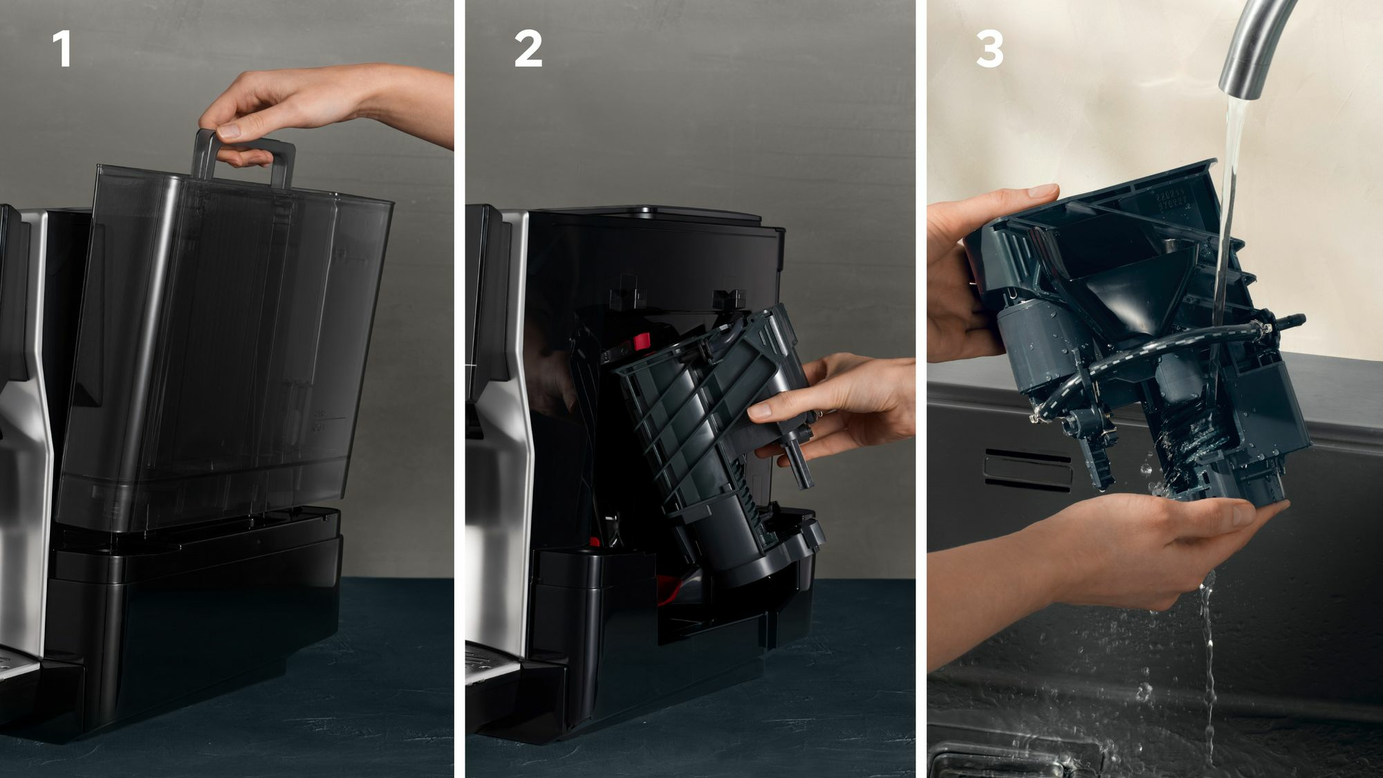Kroki czyszczenia ekspresu do kawy. Ręka trzymająca zbiornik na wodę, wyjmująca filtr i płucząca go pod kranem.