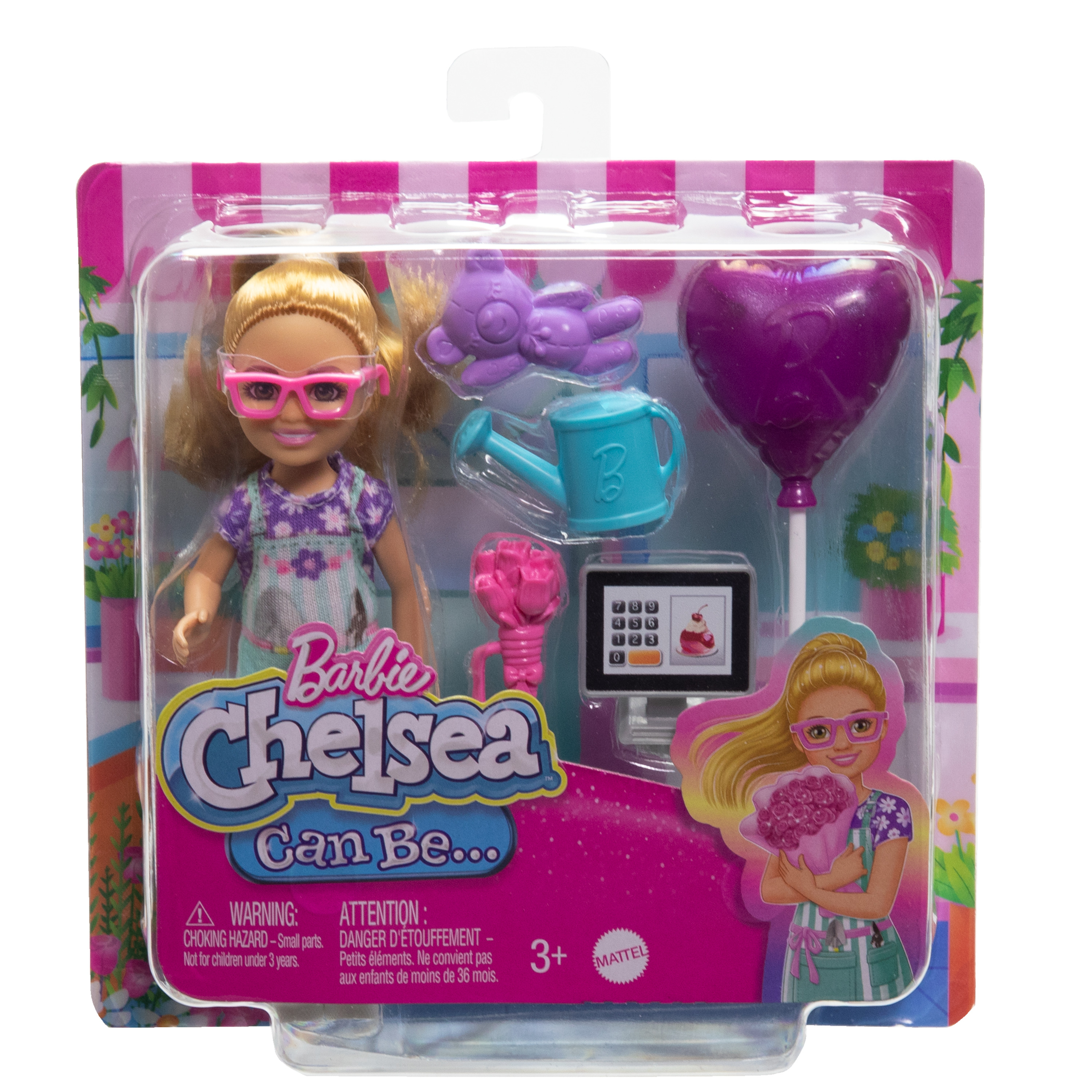 Lalka Barbie Chelsea w różowych okularach w plastikowym opakowaniu. Zawiera akcesoria, jak balon w kształcie serca i konewka.