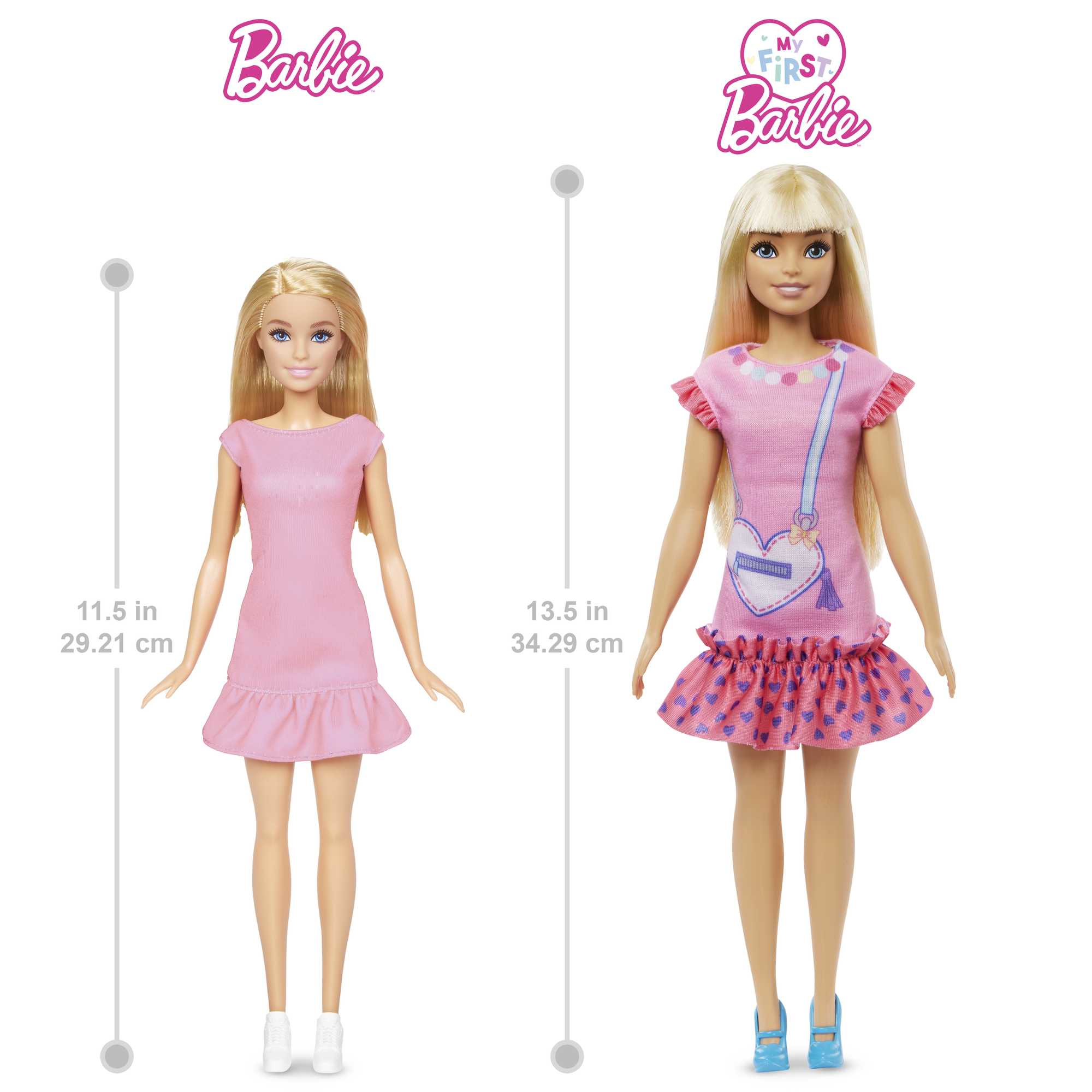 Zwei Barbie-Puppen in rosa Kleidern. Eine hat ein einfaches Kleid, die andere eine Herztasche und einen Rock mit Herzen.