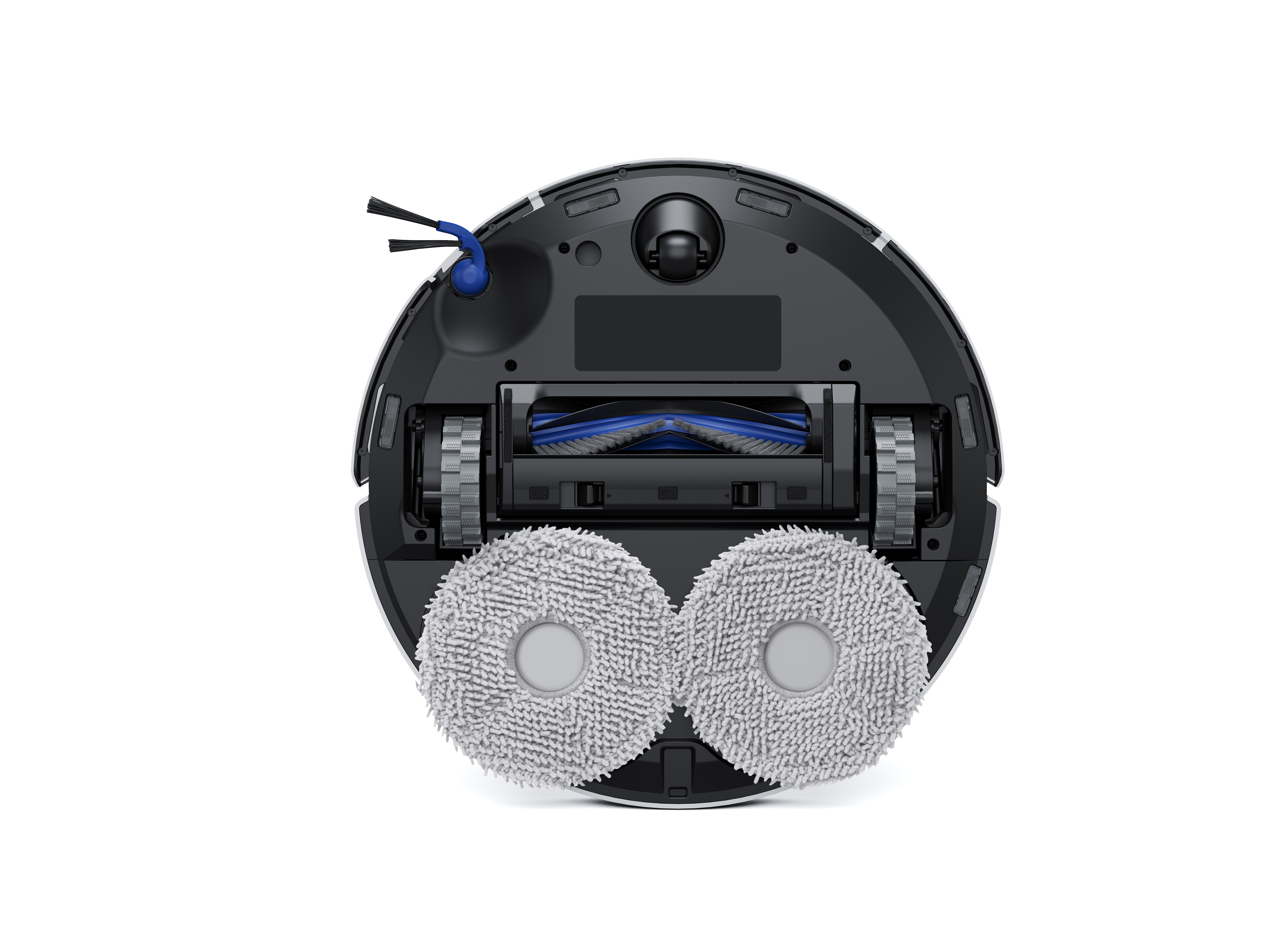 Onderkant van een robotstofzuiger. Het heeft borstels, wielen en reinigingspads. Zwarte en grijze kleuren domineren.