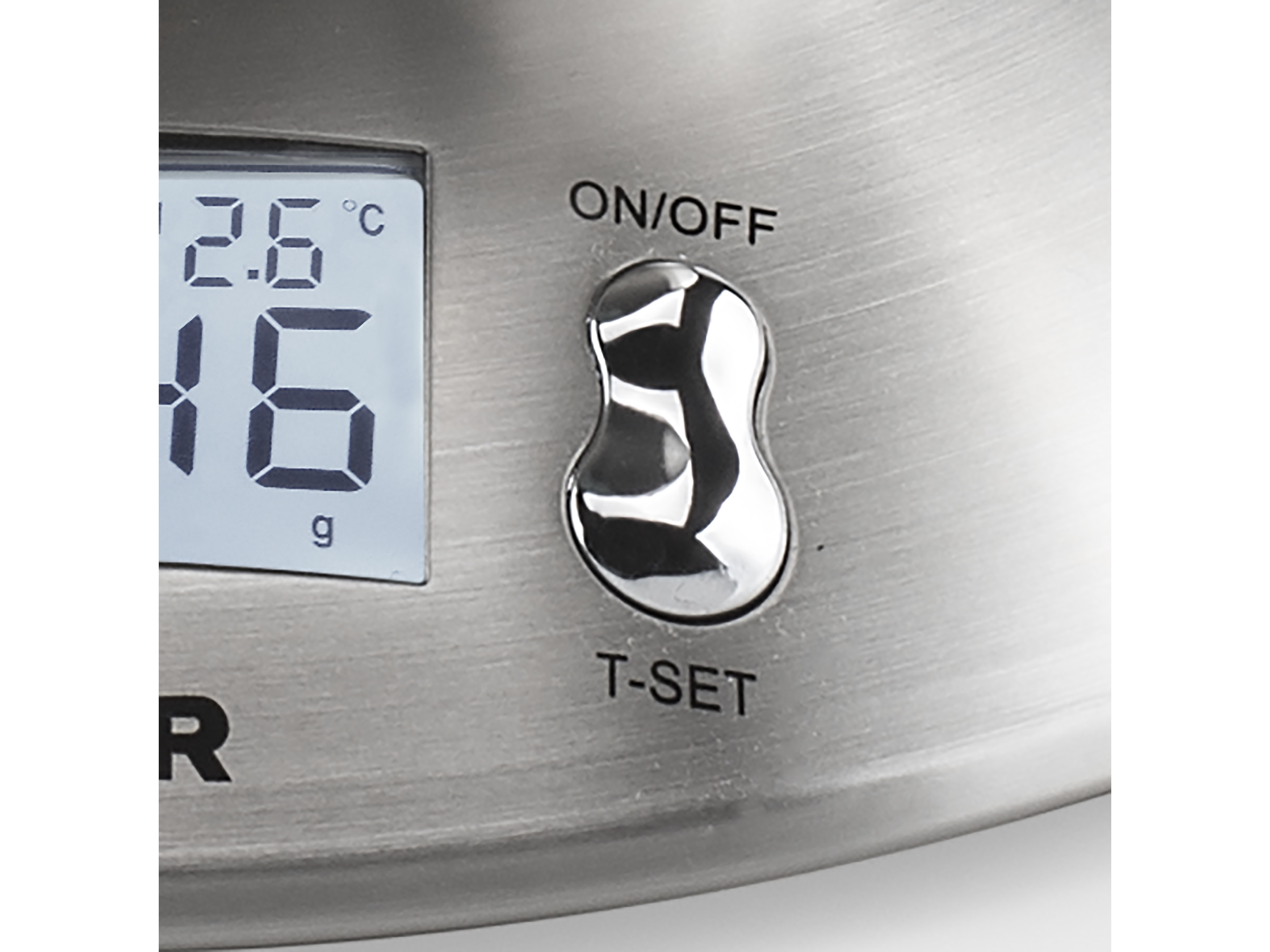 Primo piano di una bilancia digitale. Mostra 2,6°C e 16g. Presenta un pulsante on/off e T-SET.