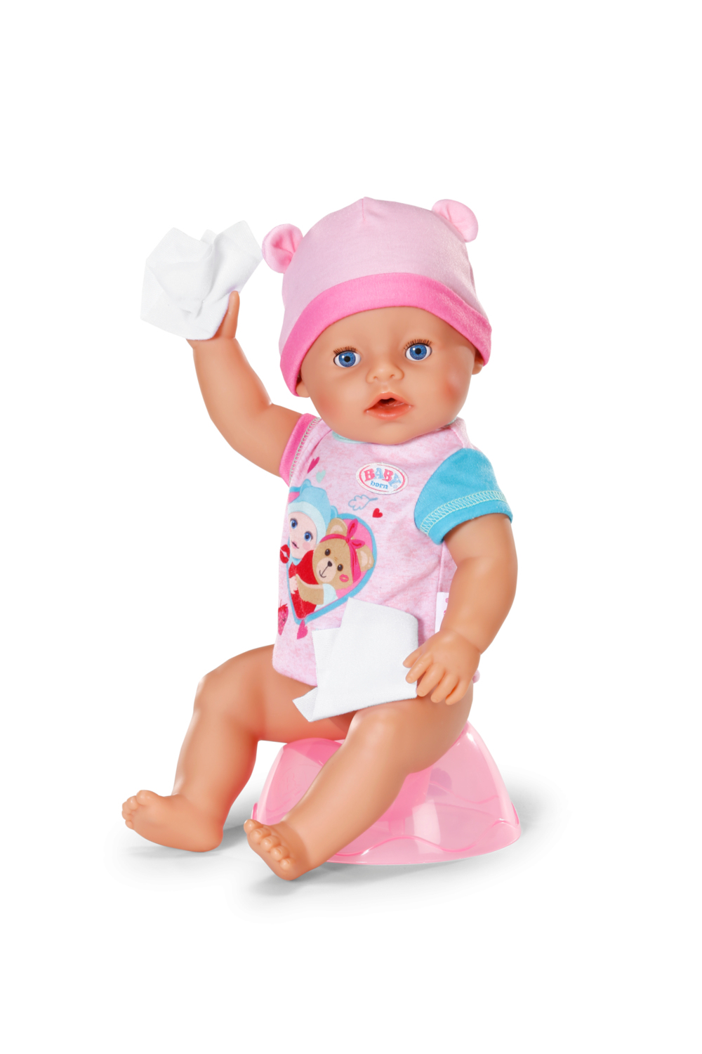 Lalka dzidziusia w różowej czapce i koszuli siedzi na różowym nocniku, trzymając białe chusteczki, z niebieskimi oczami.