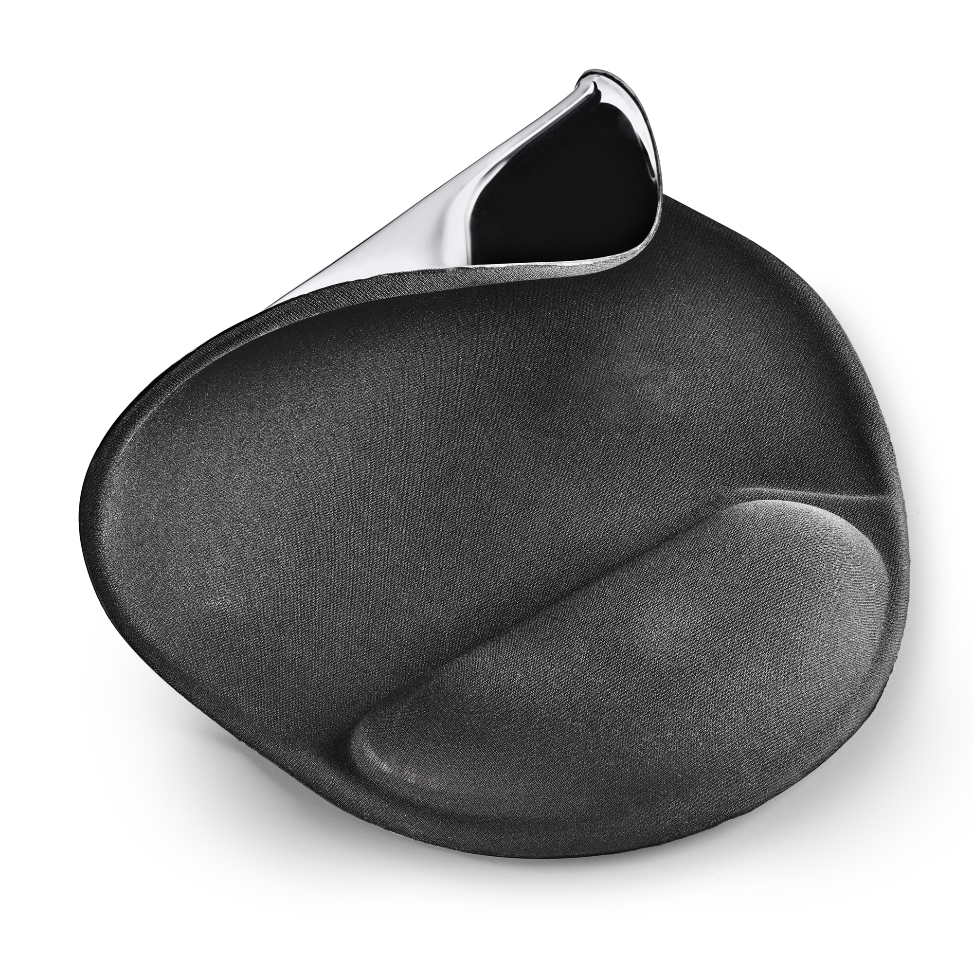 Czarna ergonomiczna podkładka pod mysz z podpórką pod nadgarstek, częściowo odklejona, odsłaniająca metalowy spód.