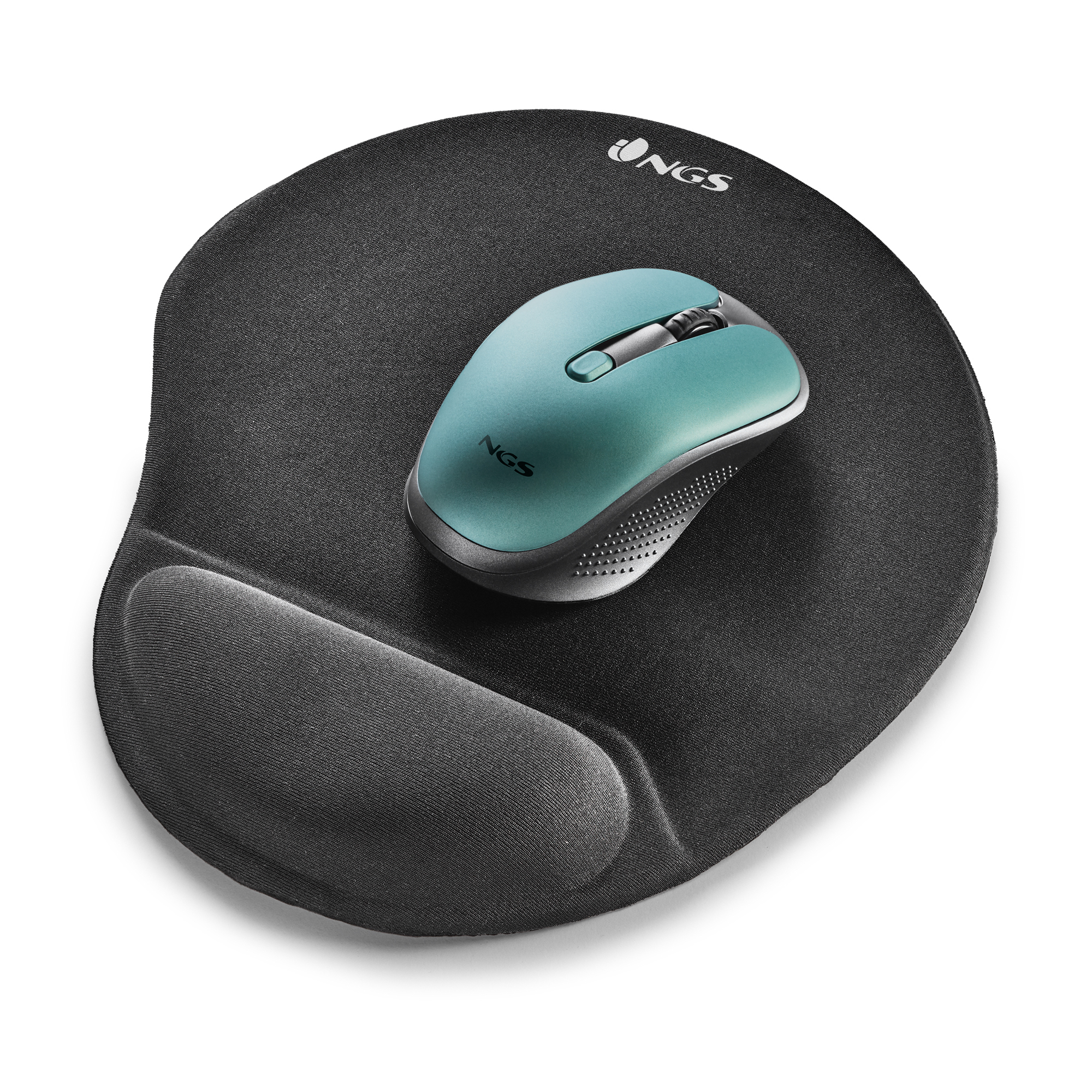 Turkusowa mysz komputerowa spoczywa na czarnej podkładce pod mysz z podpórką pod nadgarstek. Marka jest widoczna.