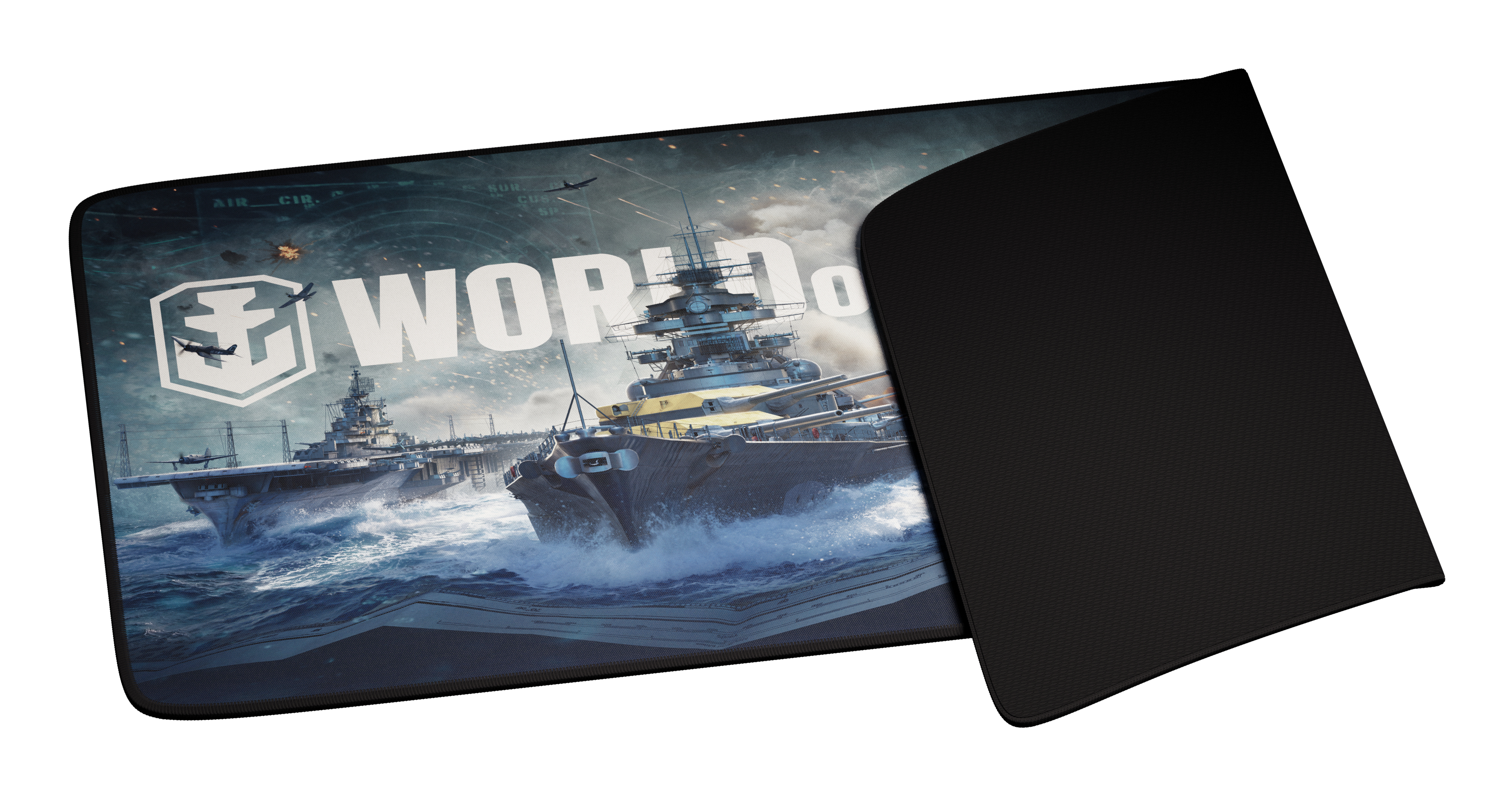 Podkładka pod mysz z sceną bitwy morskiej. Okręty wojenne na morzu, z samolotami na niebie. Podkładka ma czarną obwódkę.