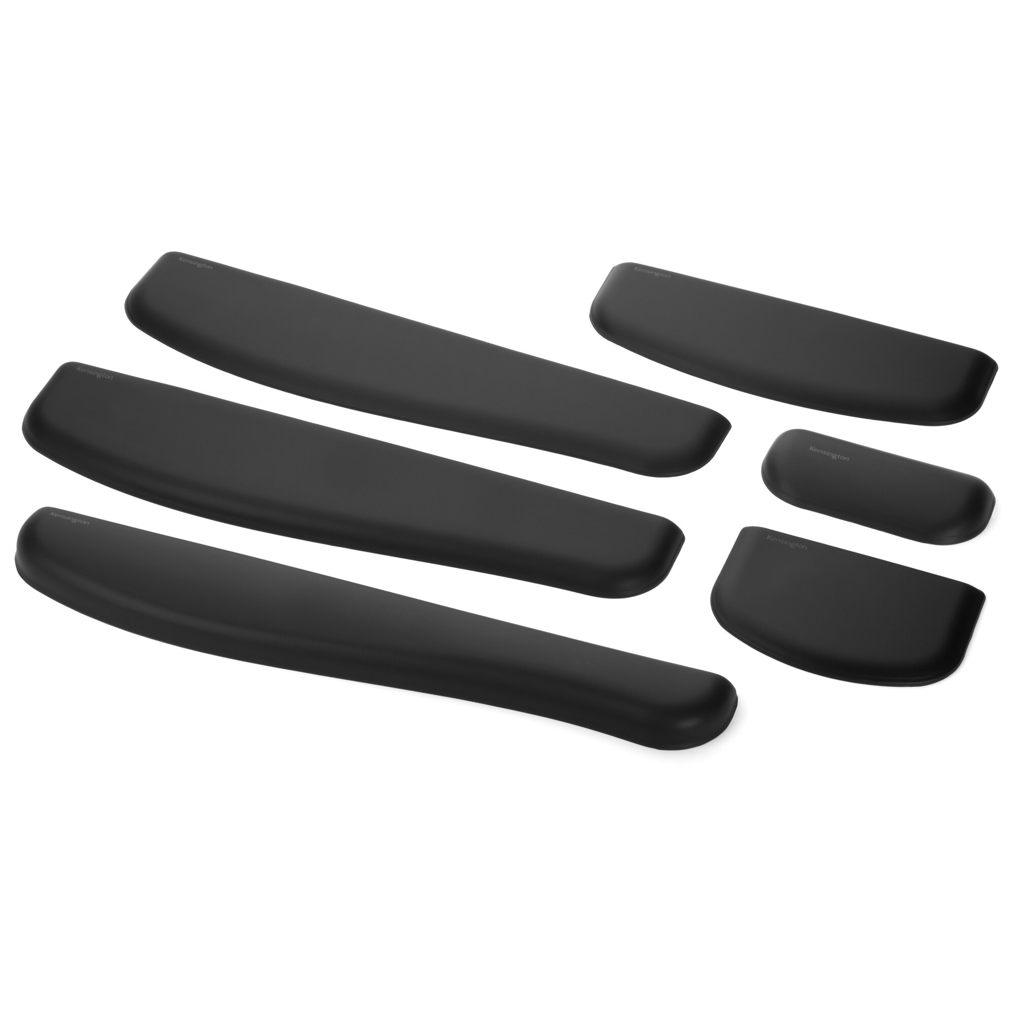 Varios reposamuñecas ergonómicos negros para teclado y ratón están dispuestos sobre un fondo blanco. Cada uno tiene el logo de Kensington.