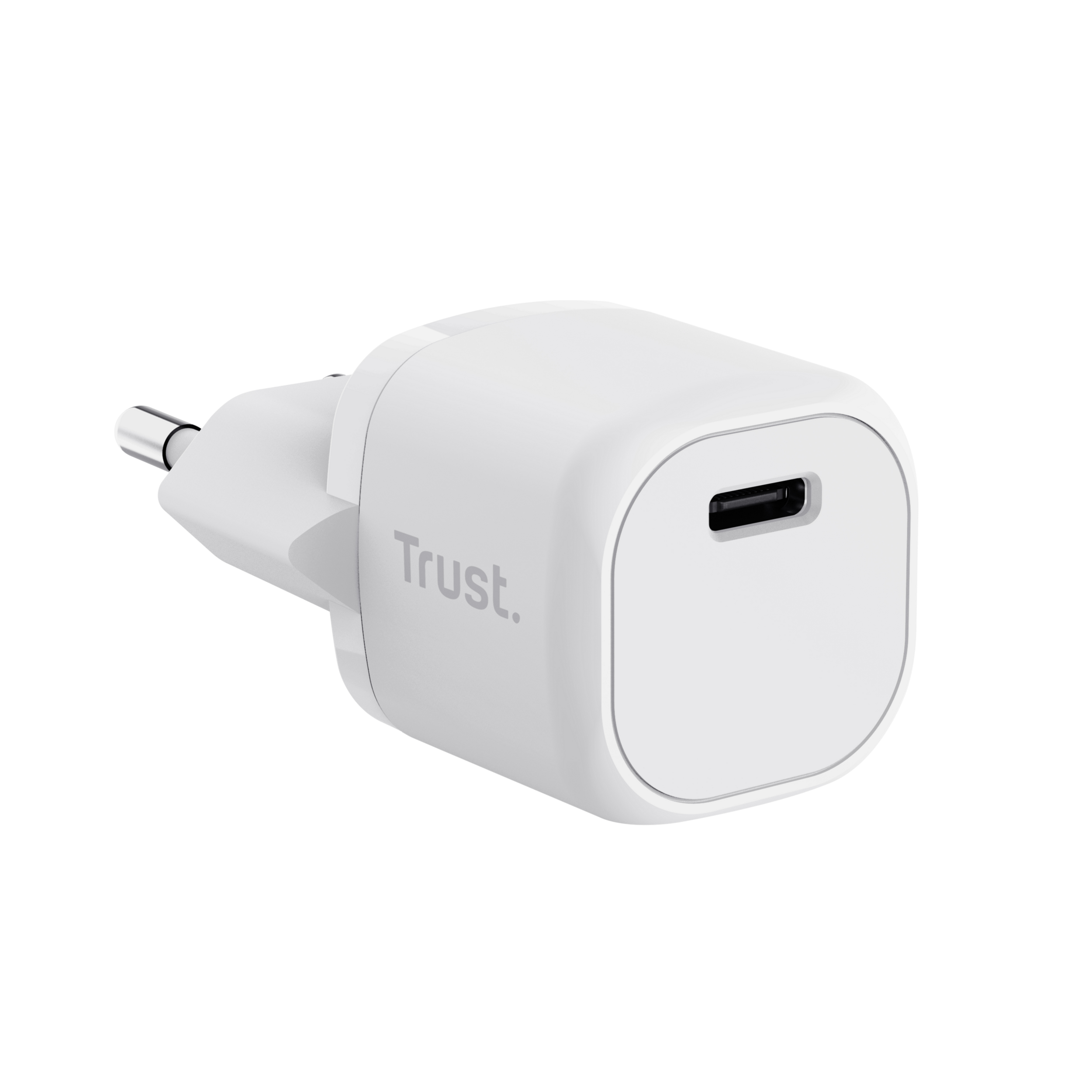 Ein weißes Trust USB-C-Ladegerät mit Stecker. Es hat einen USB-C-Anschluss und einen Silberstecker.
