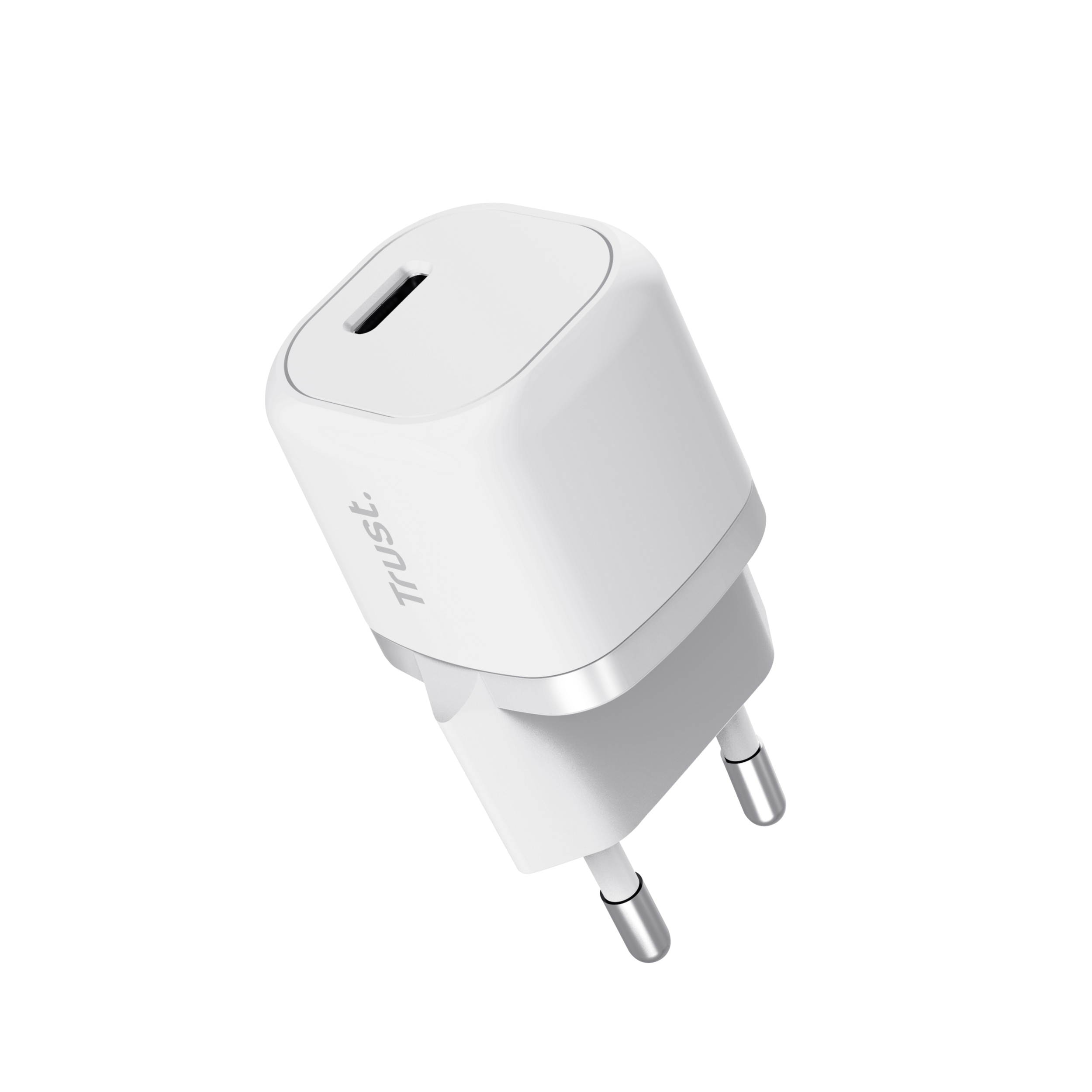 Weißes Trust USB-Ladegerät. Es hat einen USB-C-Anschluss, zwei Stifte und das Trust-Logo. Isoliert auf weißem Hintergrund.