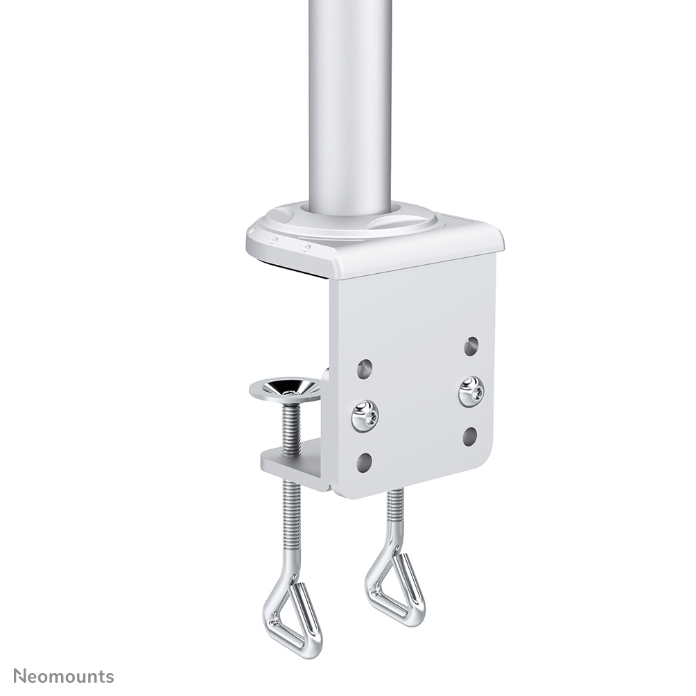 Een witte metalen monitorbeugel met een klem, schroef en twee zilveren haken. Een cilindrische paal komt uit de beugel.