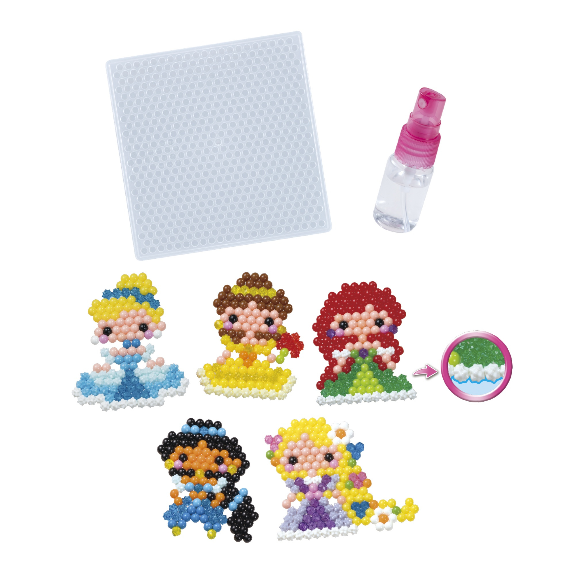 Set di figure di perline a forma di principessa, una tavola forata e un flacone spray, isolate su bianco. Include un primo piano delle perline.