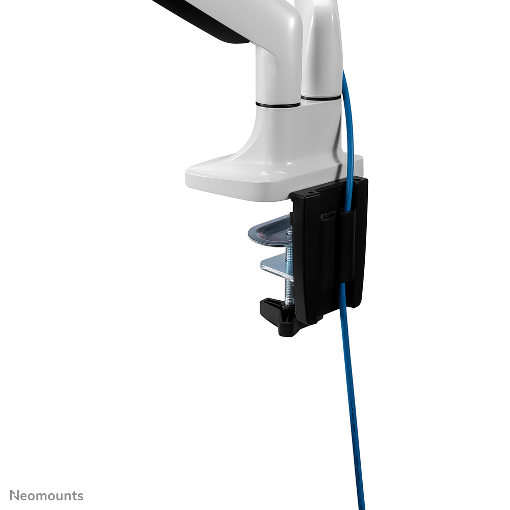 Un bras de moniteur blanc avec une pince noire. Un câble bleu descend. Le fond est blanc.