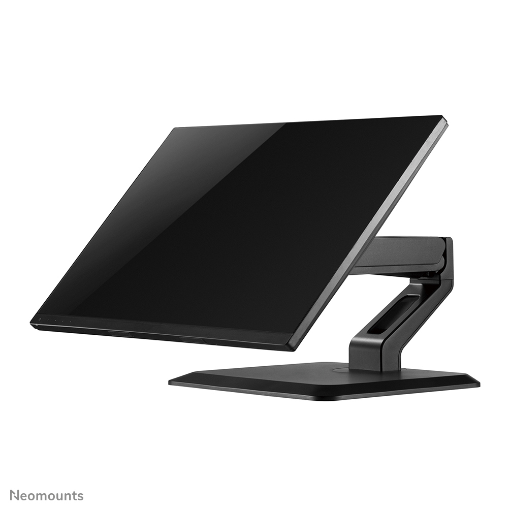 Een zwarte monitor staat omhoog gekanteld, gemonteerd op een zwarte standaard. De standaard heeft een vierkante basis en een steunarm.