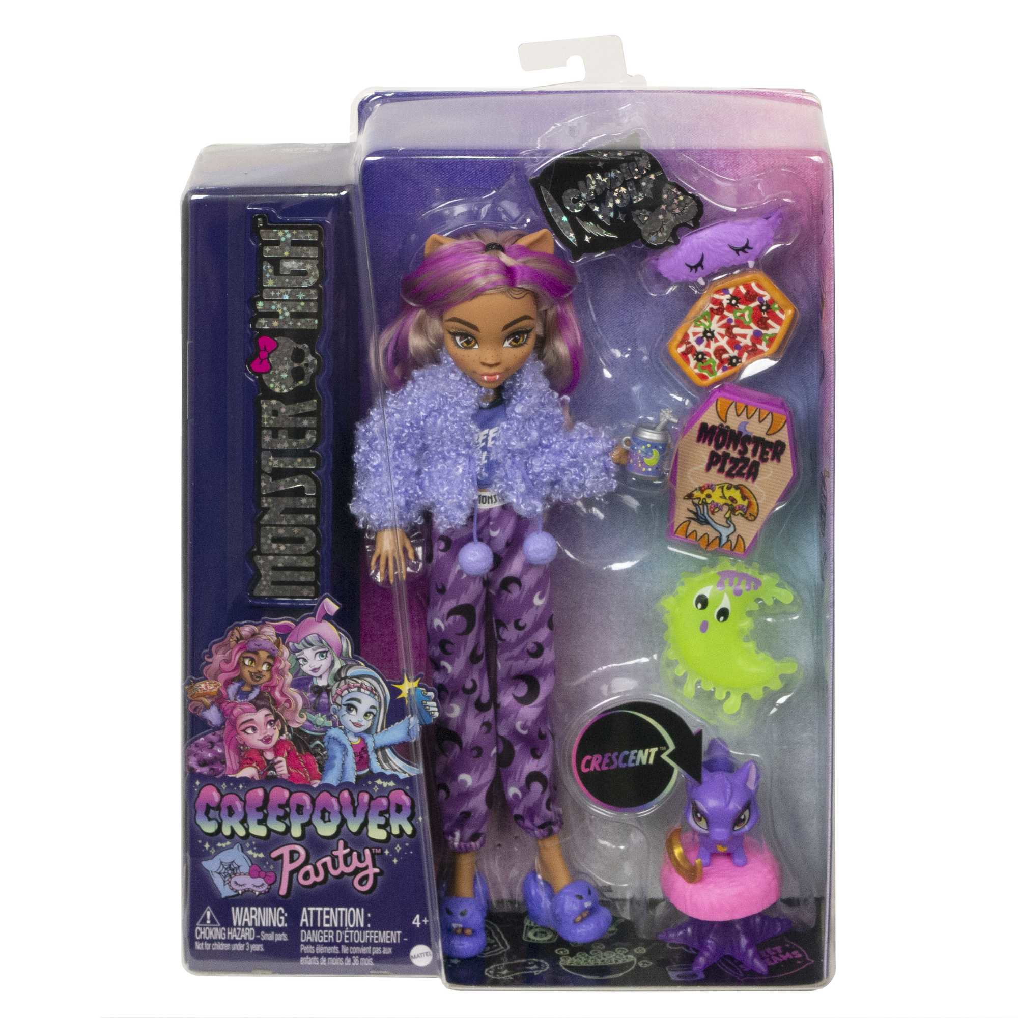 Eine Monster High-Puppe in lila Pyjama, einer flauschigen blauen Jacke und Accessoires. Die Verpackung sagt 'Creepover Party'.